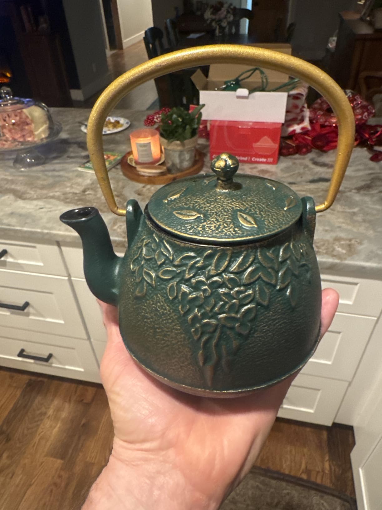 TOPTIER Japanese Teapot with Stainless Steel Infuser, Cast Iron Tea Kettle Stovetop Safe, Leaf Design Coated with Enameled Interior for 32 Ounce (950 ml), Light Green customer photo 1