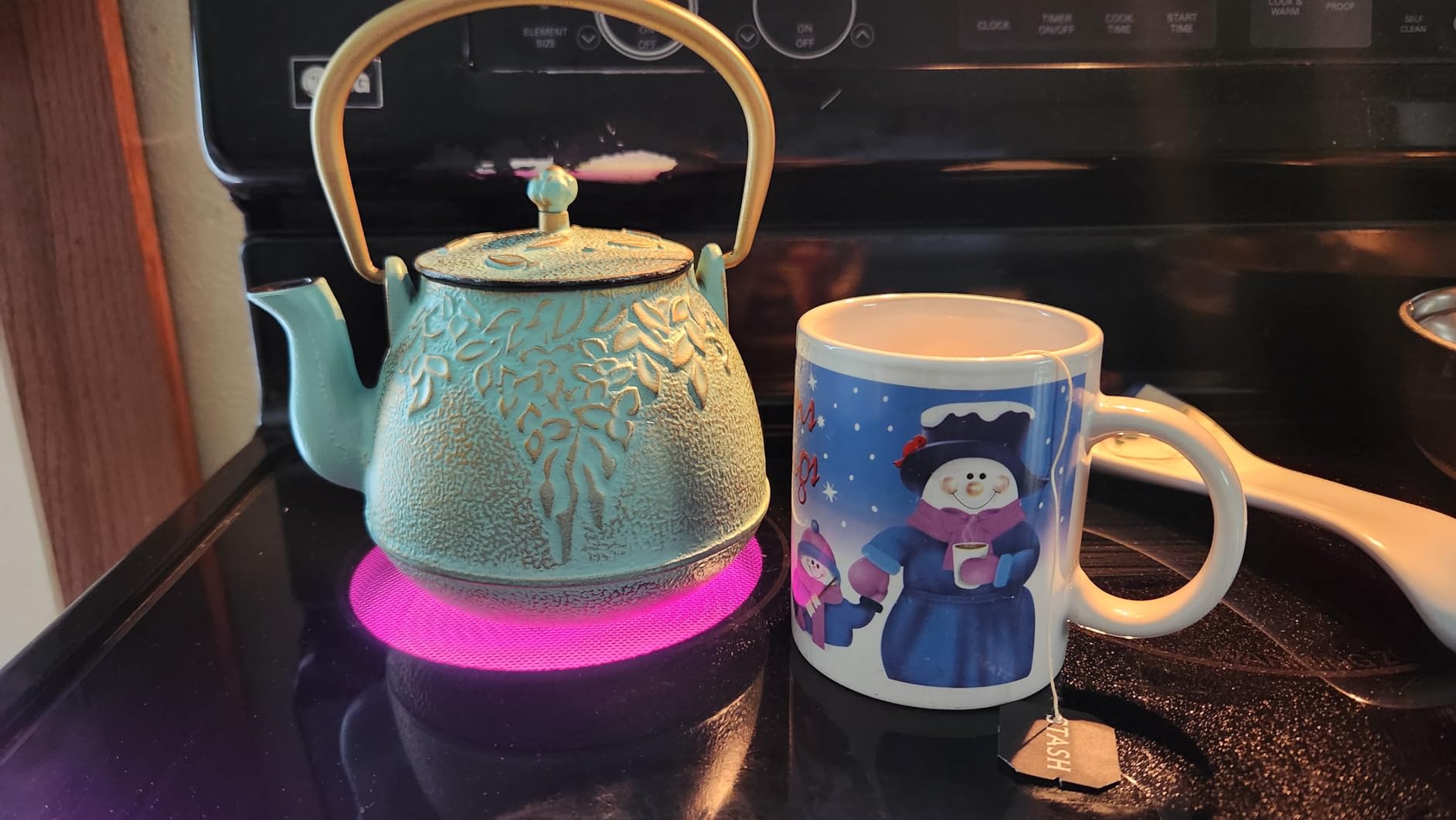 TOPTIER Japanese Teapot with Stainless Steel Infuser, Cast Iron Tea Kettle Stovetop Safe, Leaf Design Coated with Enameled Interior for 32 Ounce (950 ml), Light Green customer photo 2