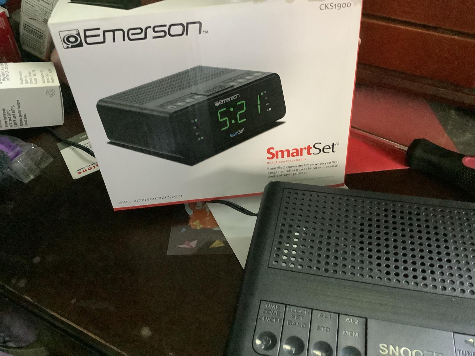 Emerson CKS1900 SmartSet Dual Alarm Clock Radio with AM/FM Digital Tuning, Auto Time Setting, 20 Presets, Jade Green LED Display, Snooze, Sleep Timer & Battery Backup customer photo 1