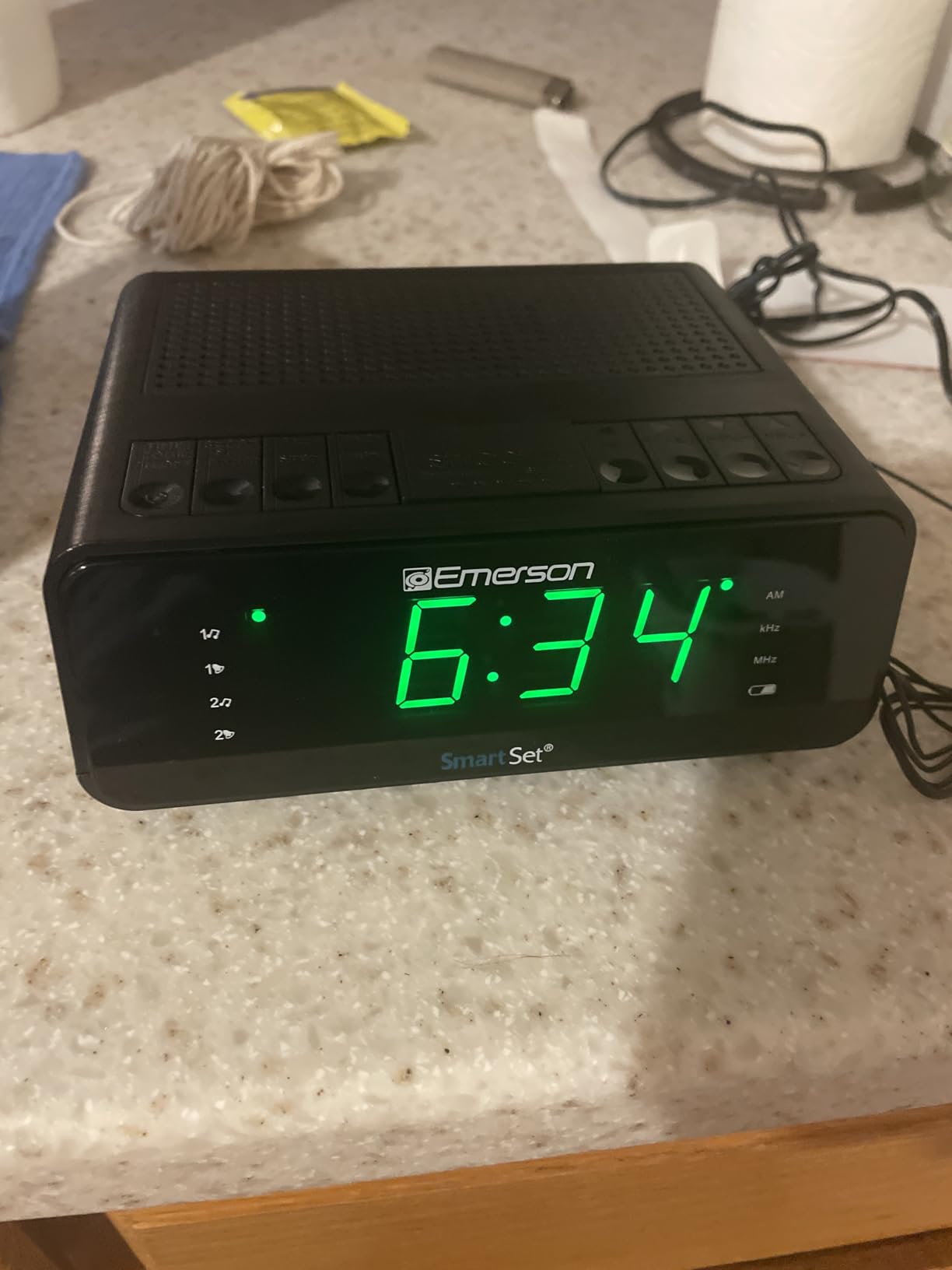 Emerson CKS1900 SmartSet Dual Alarm Clock Radio with AM/FM Digital Tuning, Auto Time Setting, 20 Presets, Jade Green LED Display, Snooze, Sleep Timer & Battery Backup customer photo 2