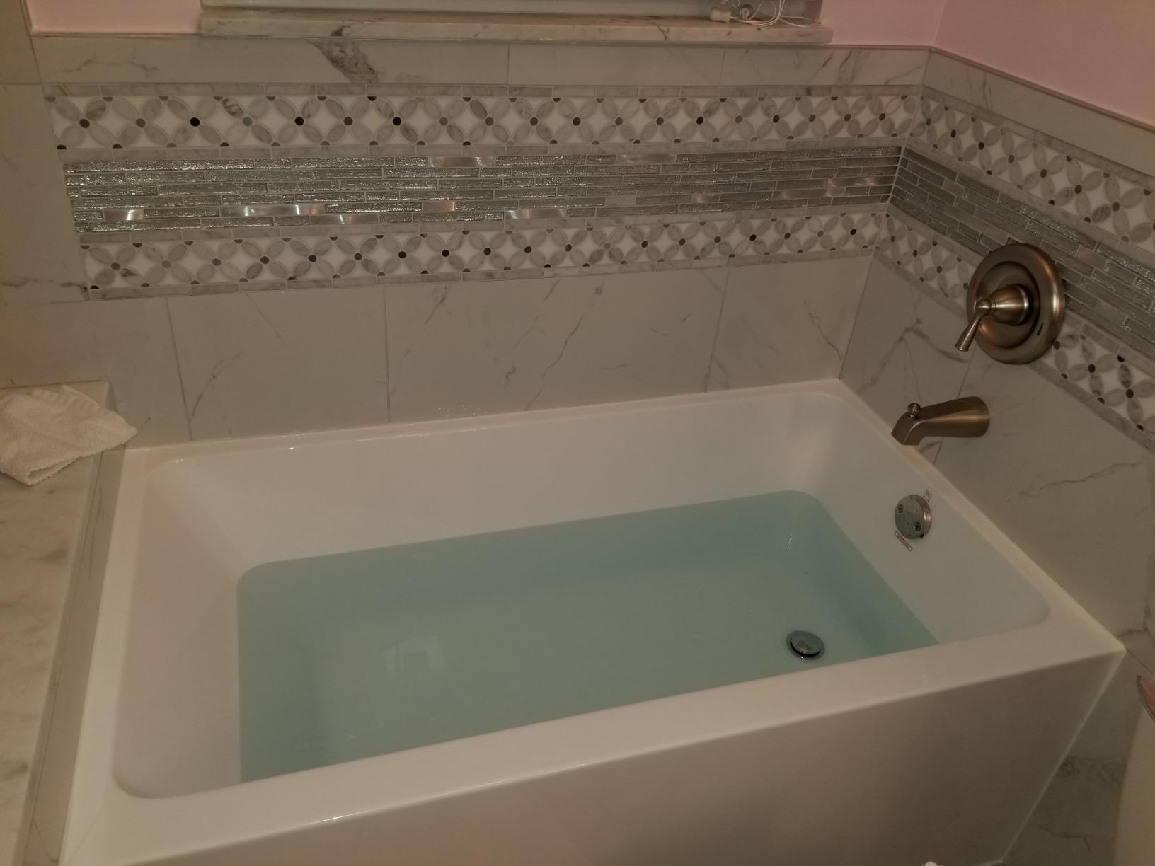 Kingston Brass VTAP543022R Aqua Eden Alcove Tub, White customer photo 1