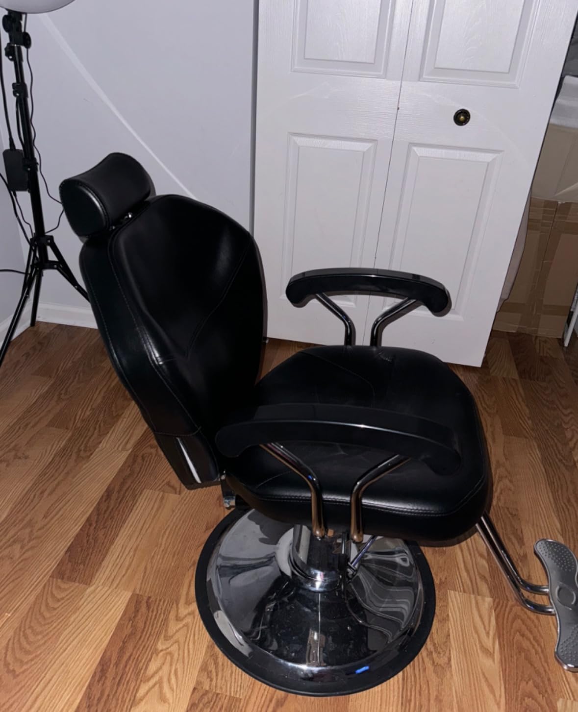 Artist hand Professional Barber Chair, Hydraulic Reclining Salon Chair, Heavy Duty Hydraulic Pump, Multi-functional, 360° Swivel, Adjustable Height, 20 Inch Wide Seat, Tattoo & Beauty Spa Equipment customer photo 1