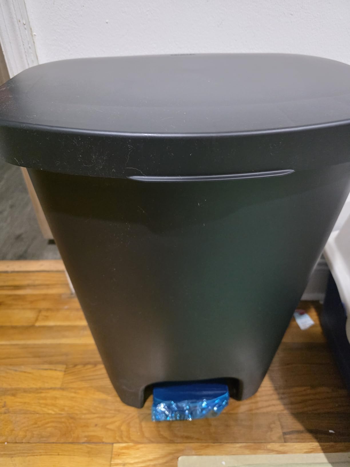 Glad Kitchen Trash Can with Lid, Foot Pedal and Garbage Bag Rings, 13 Gal, Black customer photo 2