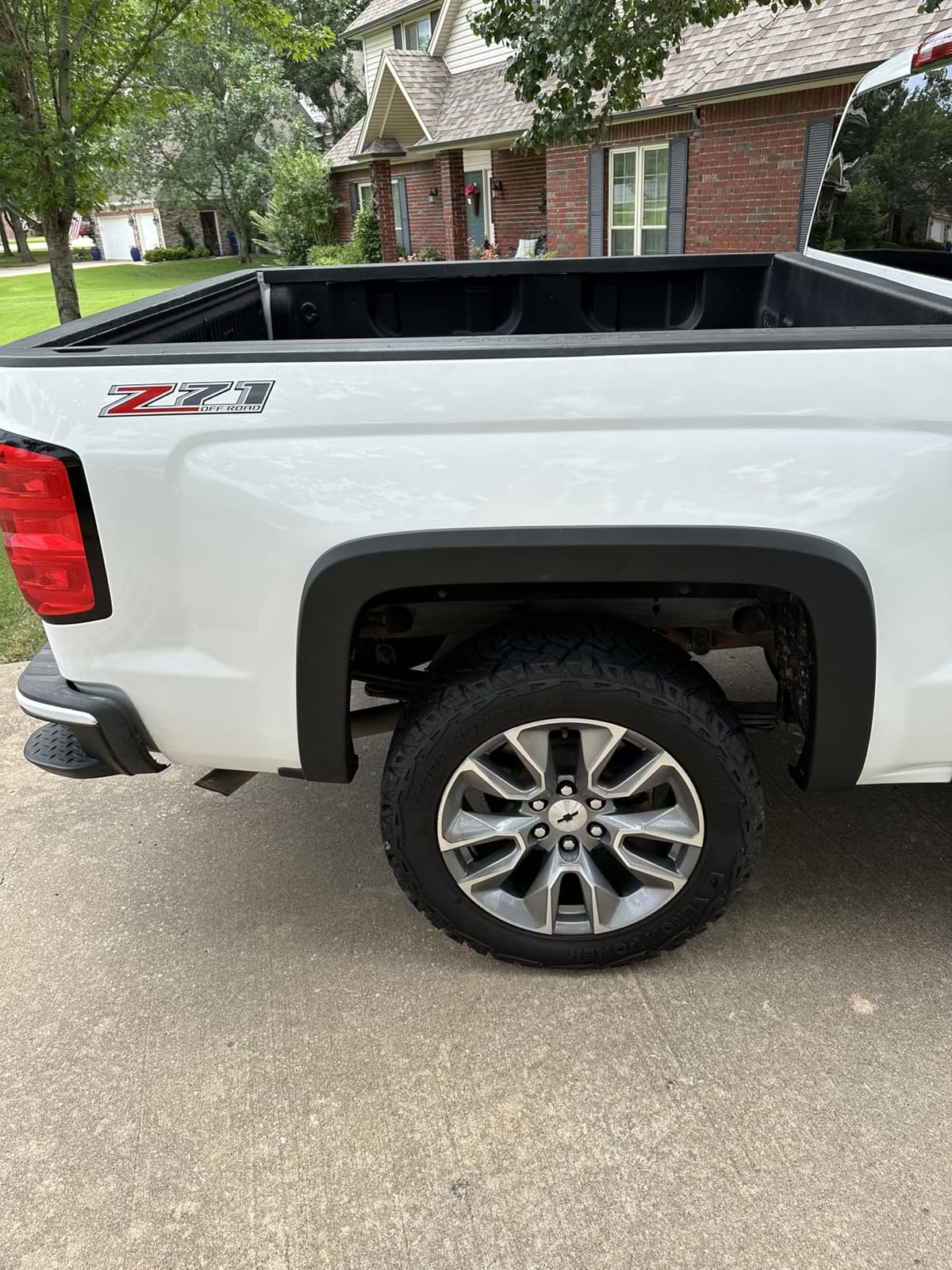 Tyger Auto Fender Flare Compatible with 2014-2018 Chevy Silverado 1500; 2015-2019 2500 3500HD 6.5' & 8' Bed, Fine-Textured Black Paintable Factory Style 6pc | TG-FF6C4368 customer photo 2