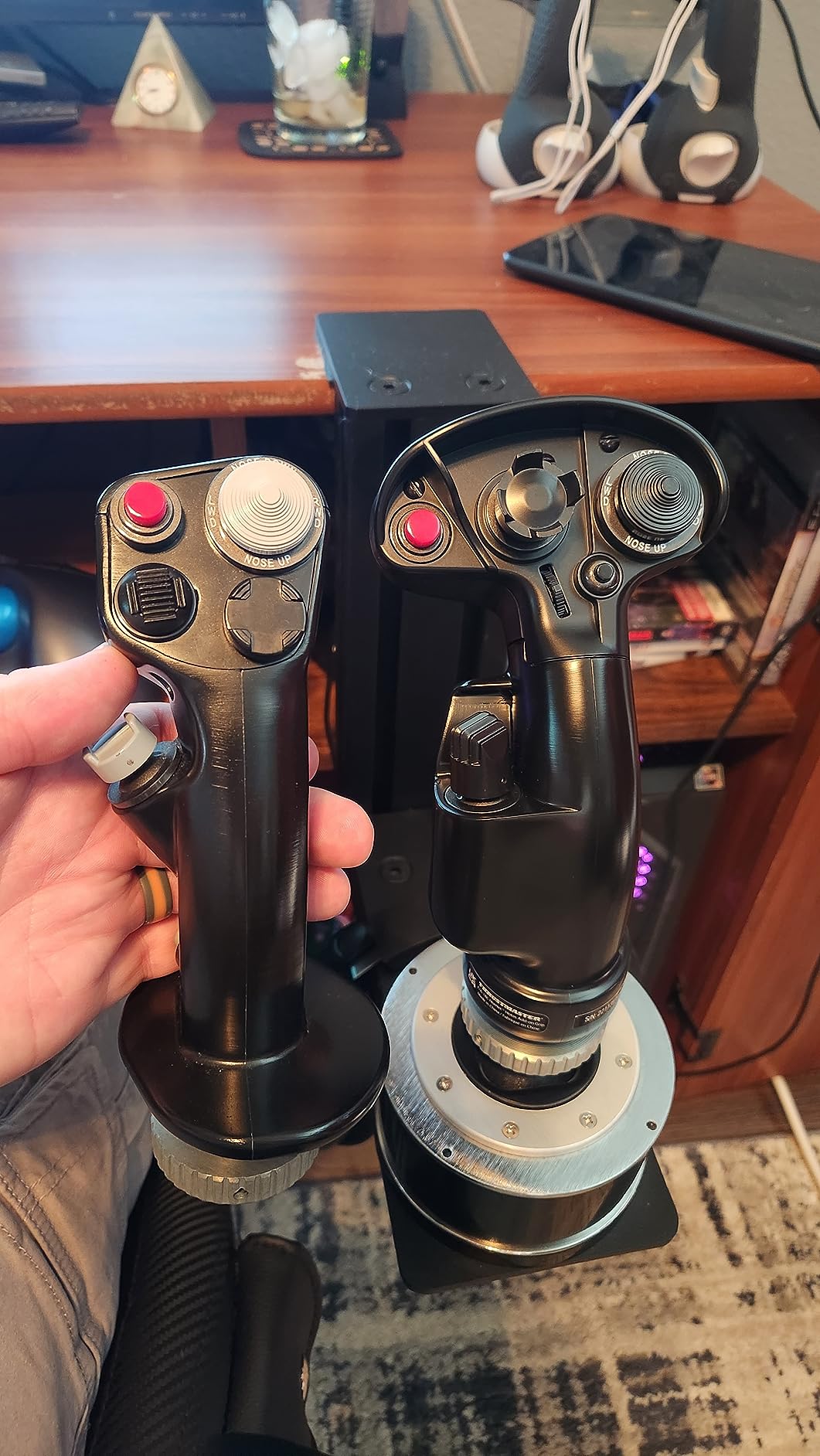 Thrustmaster F/A-18C Hornet Fighter Grip Add-On Flight Stick - PC | 1:1 replica, industrial metal build, 19 action buttons, 2-stage trigger, 8-way hat, fits HOTAS Warthog and Cougar bases customer photo 2