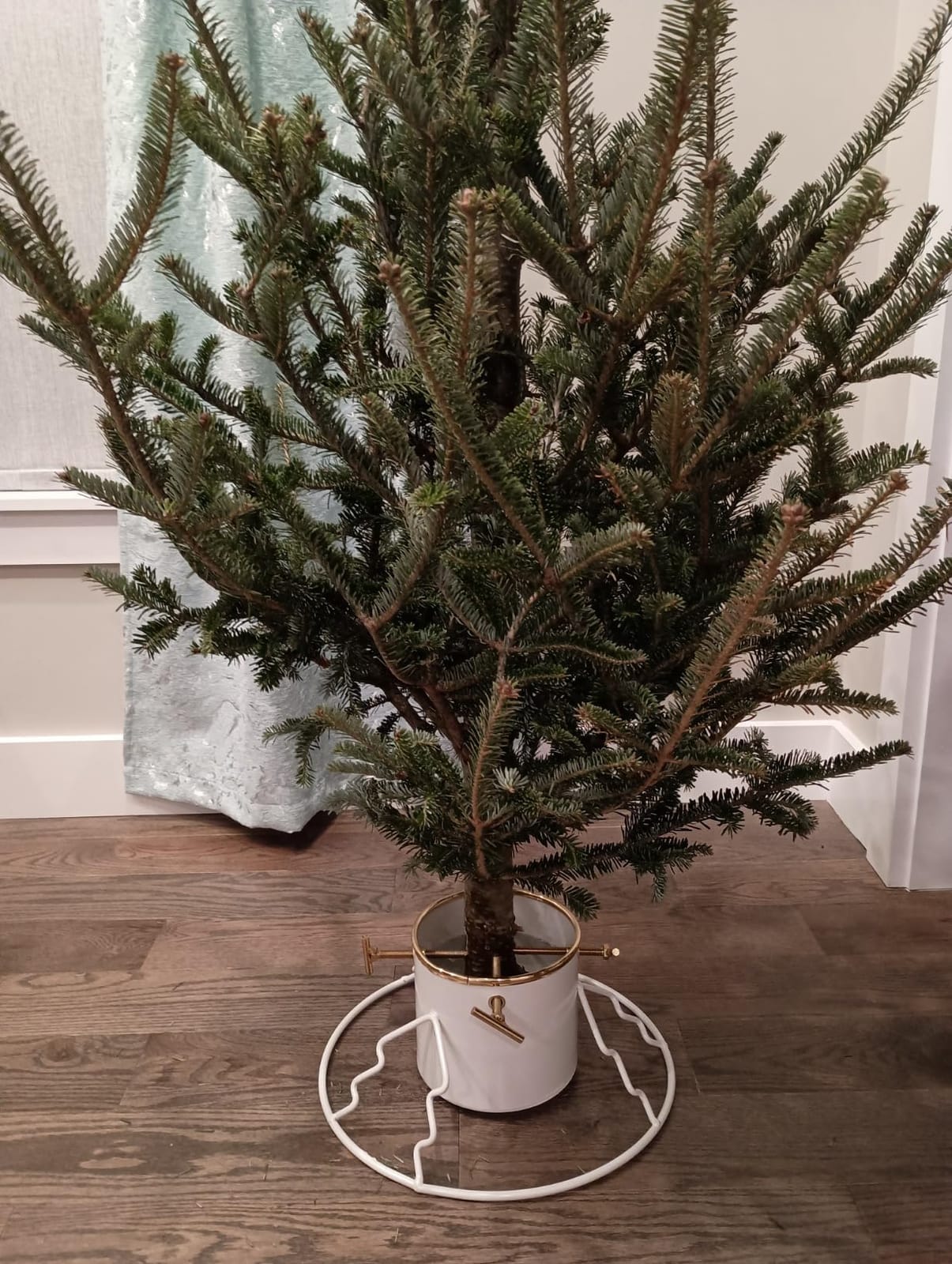Yard Butler Santa's Helper Christmas Tree Stand - Heavy-Duty Stand - Metal Stand Base for Live Christmas Tree - Durable & Weighted Base - For 3-6' Trees customer photo 1