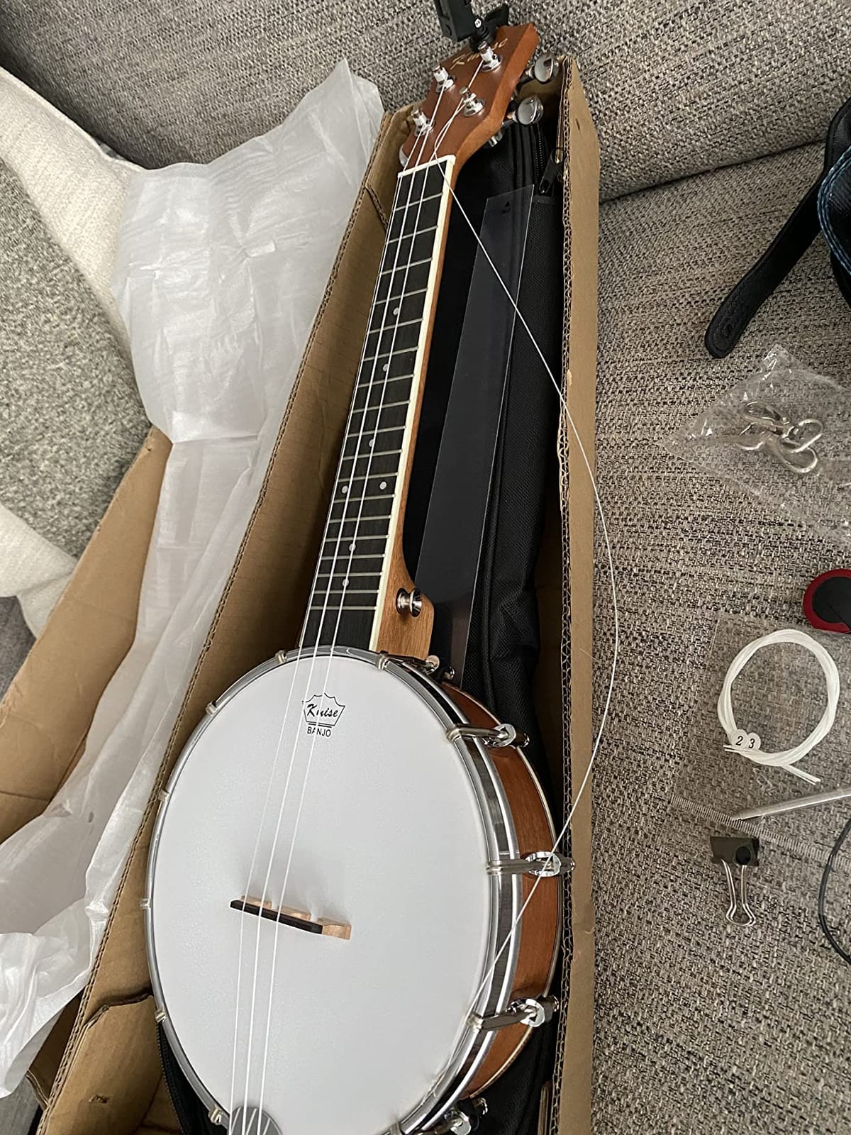 Kmise Concert Size Banjolele, 23'' Sapele 4 Strings Portable Mini Banjo Ukulele, With Gig Bag, Tuner, Banjos Strap, Strings, Piezo Pickup, Picks, Ruler, Wrench, Bridge Beginner Kit for Professionals customer photo 1