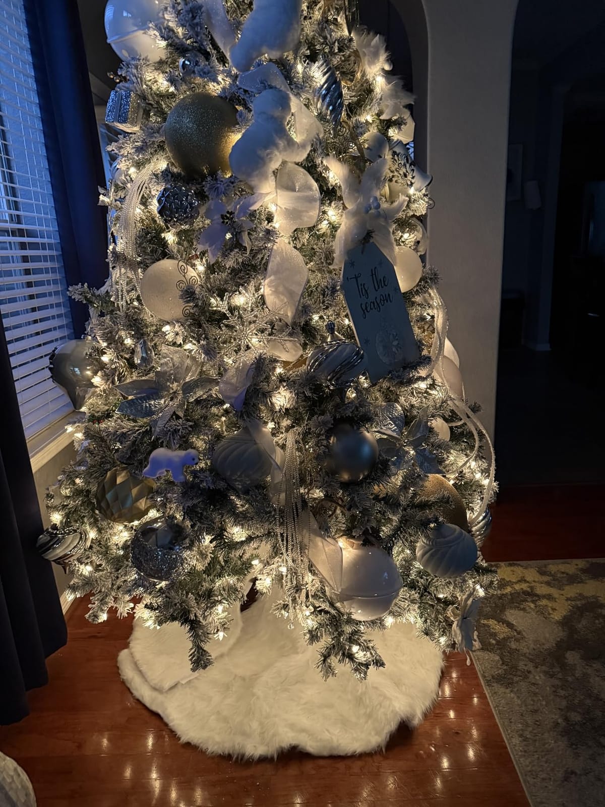 Best Choice Products 6ft Pre-Lit Artificial Christmas Tree, 6ft Snow Flocked Design Pine Tree, Full Appearance Snowy w/Easy Assembly, Metal Stand customer photo 1