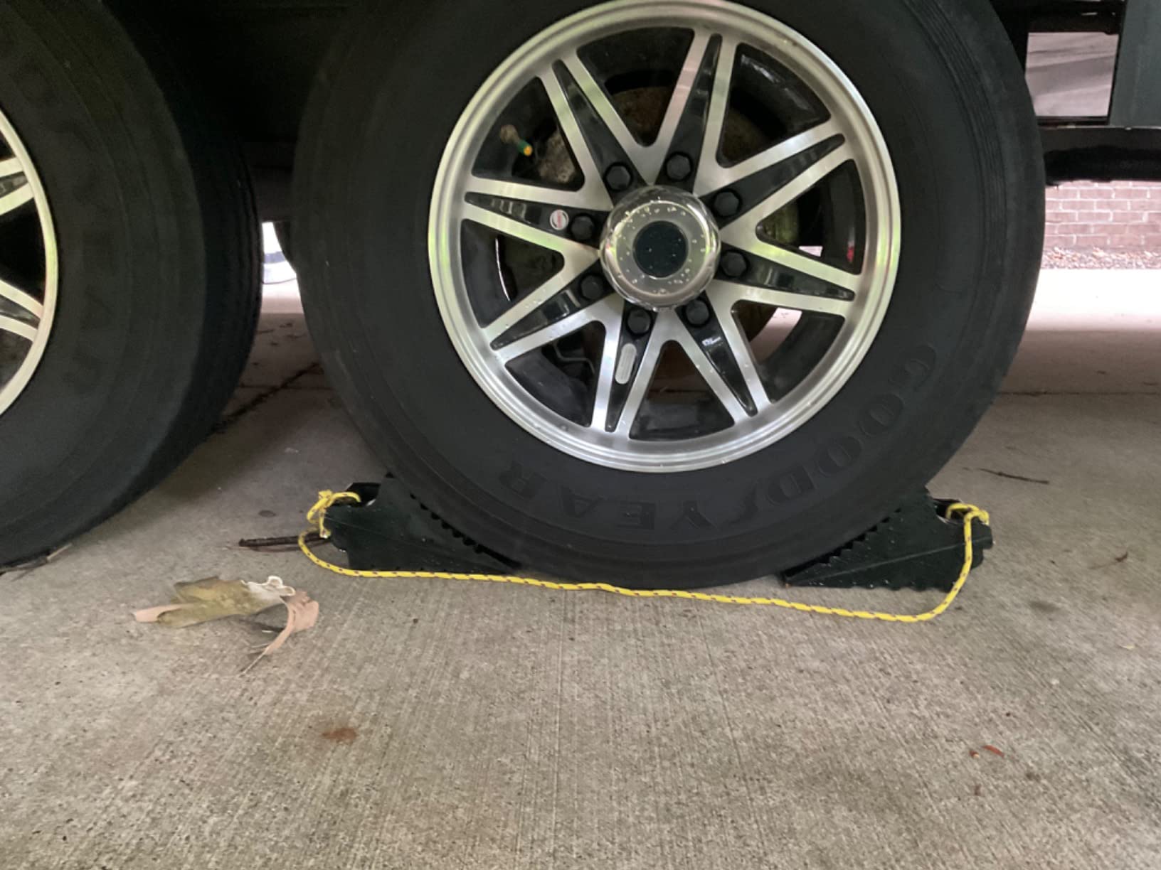 Wheel Chocks for Cars, RVs, Trucks, Trailers, and Vehicles G.V.W. up to 8T, 4 Pack - Anti Slip Bottom Tire Chock for All Weather Use customer photo 1