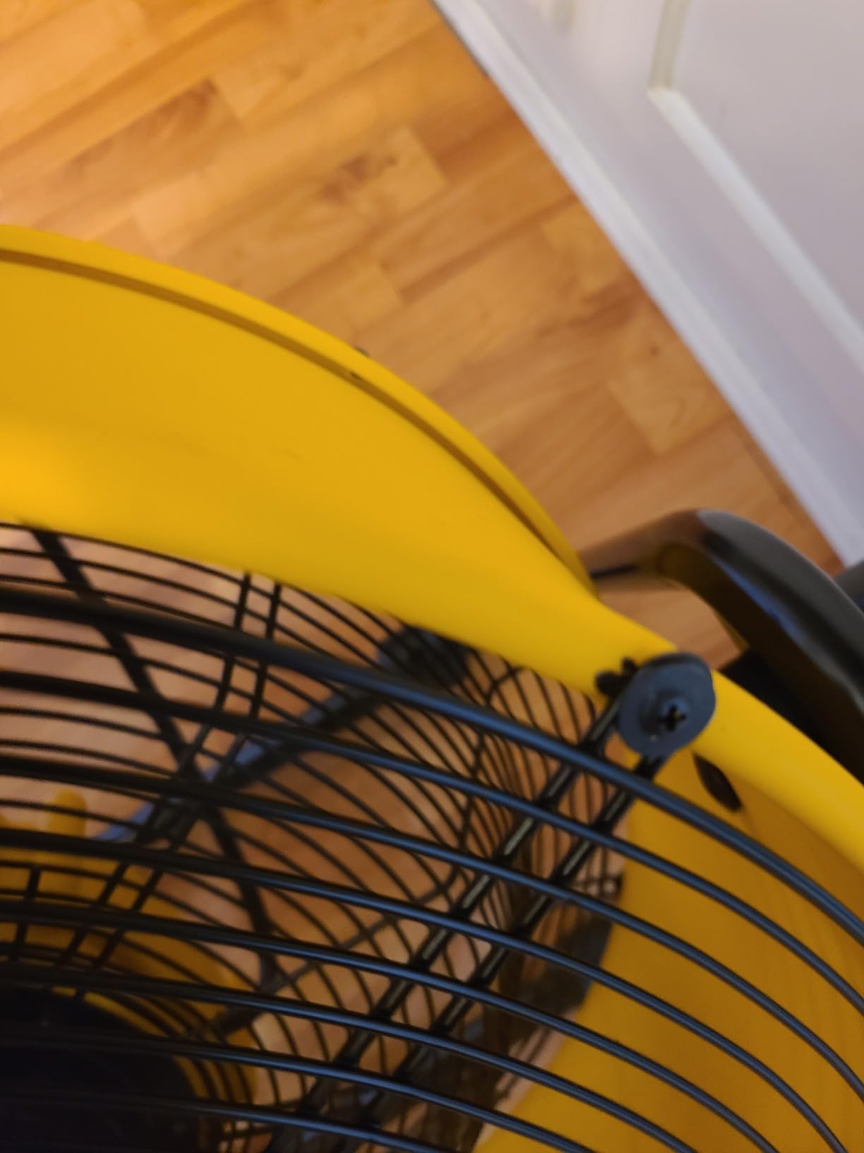 DEWALT 20 Inch Floor Fan, 180° Adjustable Tilting Drum Fan DXF2042 | 5000CFM 3-Speed High Velocity Fan Quick Cooling Portable Metal Industrial fan for Shop/Garage/Gym/Patio/Warehouse Yellow customer photo 2