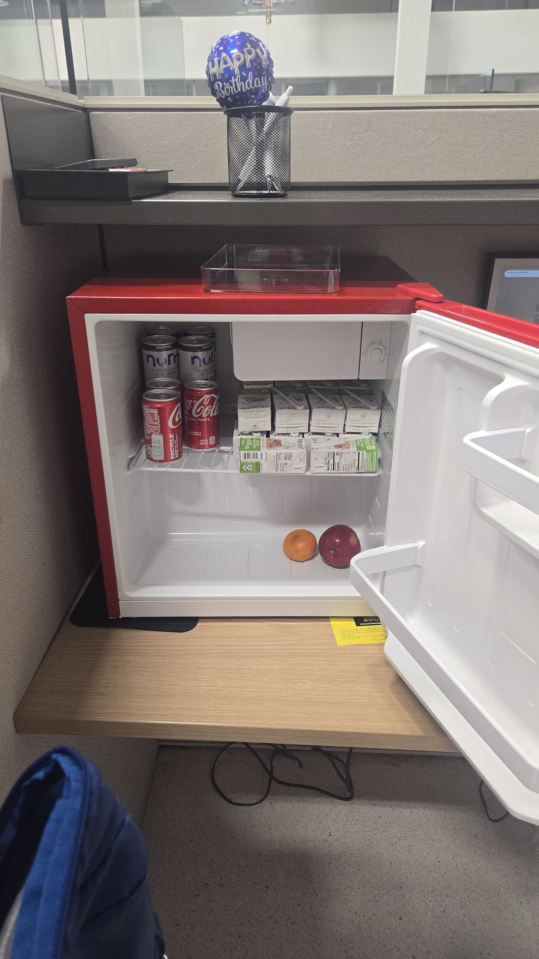 Frigidaire EFR176 1.6 cu. ft. Retro Bar Fridge with Side Bottle Opener (Blue) customer photo 2