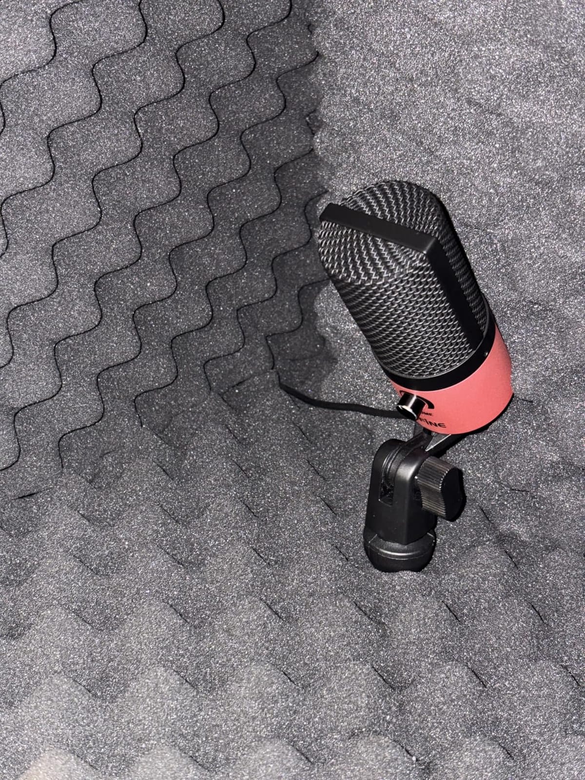 TroyStudio Portable Vocal Booth, Large Foldable Microphone Isolation Shield, Music Recording Studio Sound Echo Absorbing Box, Desk & Stand Use Reflection Filter with Thickened Dense Acoustic Foam customer photo 1