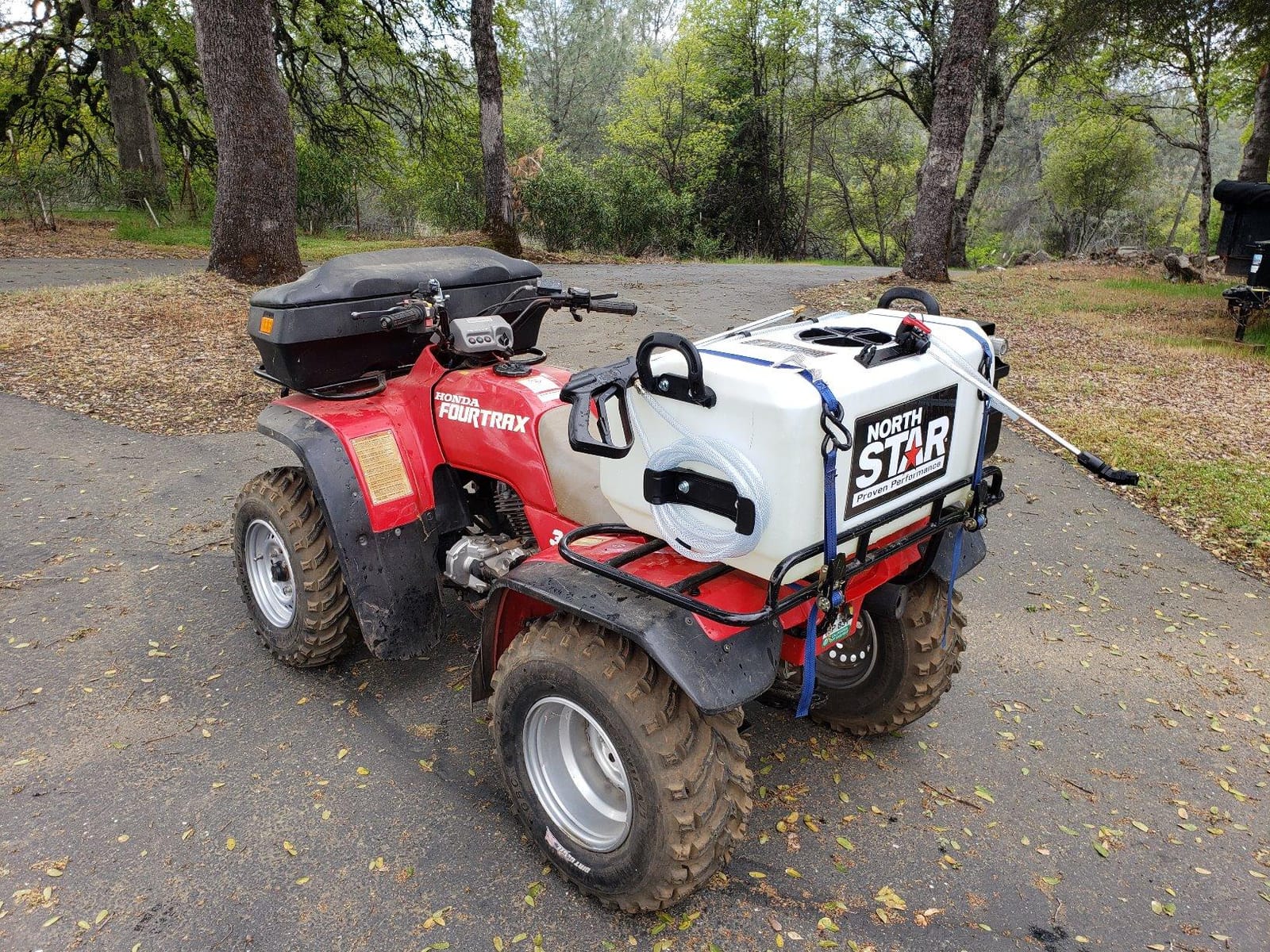 NorthStar ATV Boomless Broadcast/Spot Sprayer, 16-Gal., 2.2 GPM, 70 PSI customer photo 2