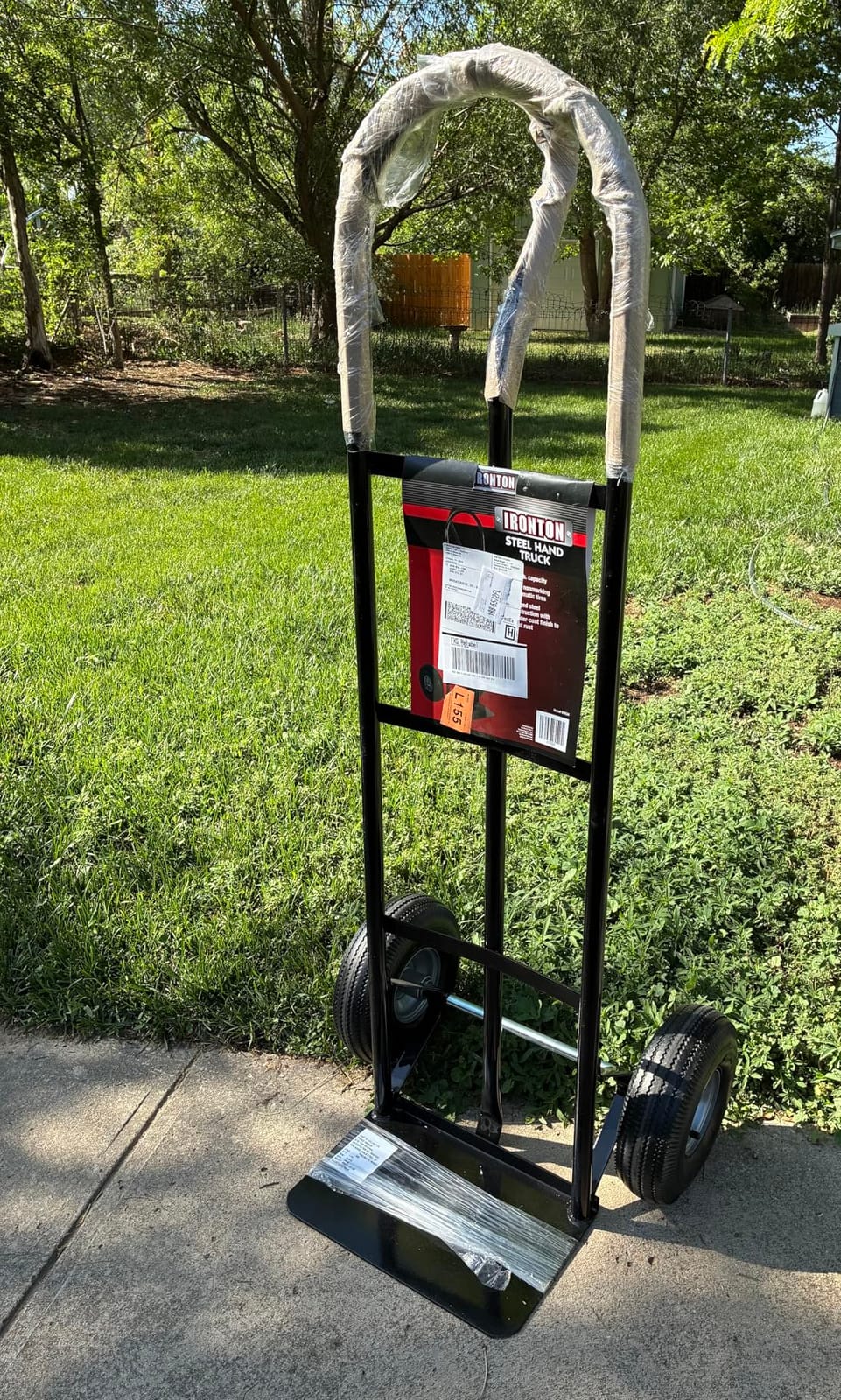 Ironton Steel Hand Truck, 600-Lb. Capacity, 10in. Pneumatic Tires | Heavy-duty frame, P-style handle, 14in. x 8.5in. toe plate, Controlled handling, Smooth travel over uneven floors customer photo 2