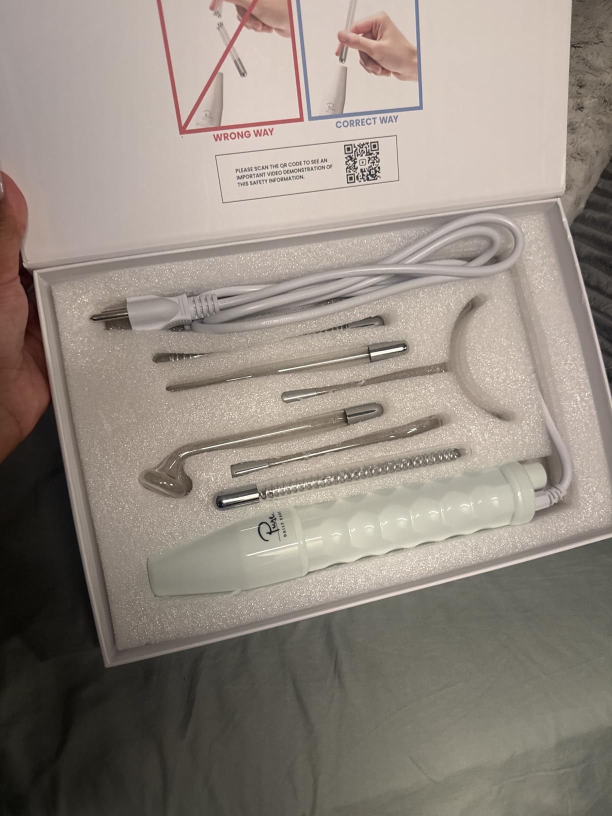 NuDerma Professional Skin Therapy Wand - Portable Skin Therapy Machine with 6 Neon & Argon Wands - Boost Your Skin - Clear Firm & Tighten customer photo 1