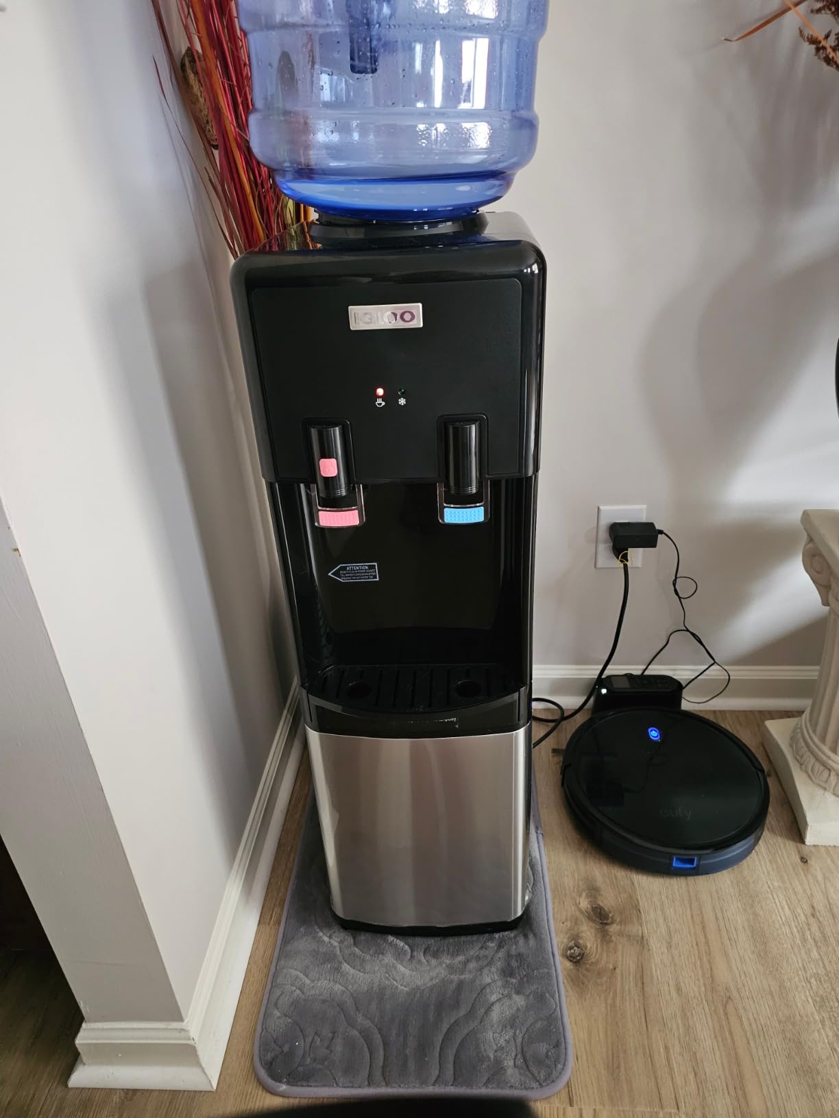 Frigidaire EFWC498 Top Loading Cooler Dispenser - Hot & Cold Water - Child Safety Lock - Innovative Slim & Sleek Design, Holds 3 or 5 Gallon Bottles - Black customer photo 1