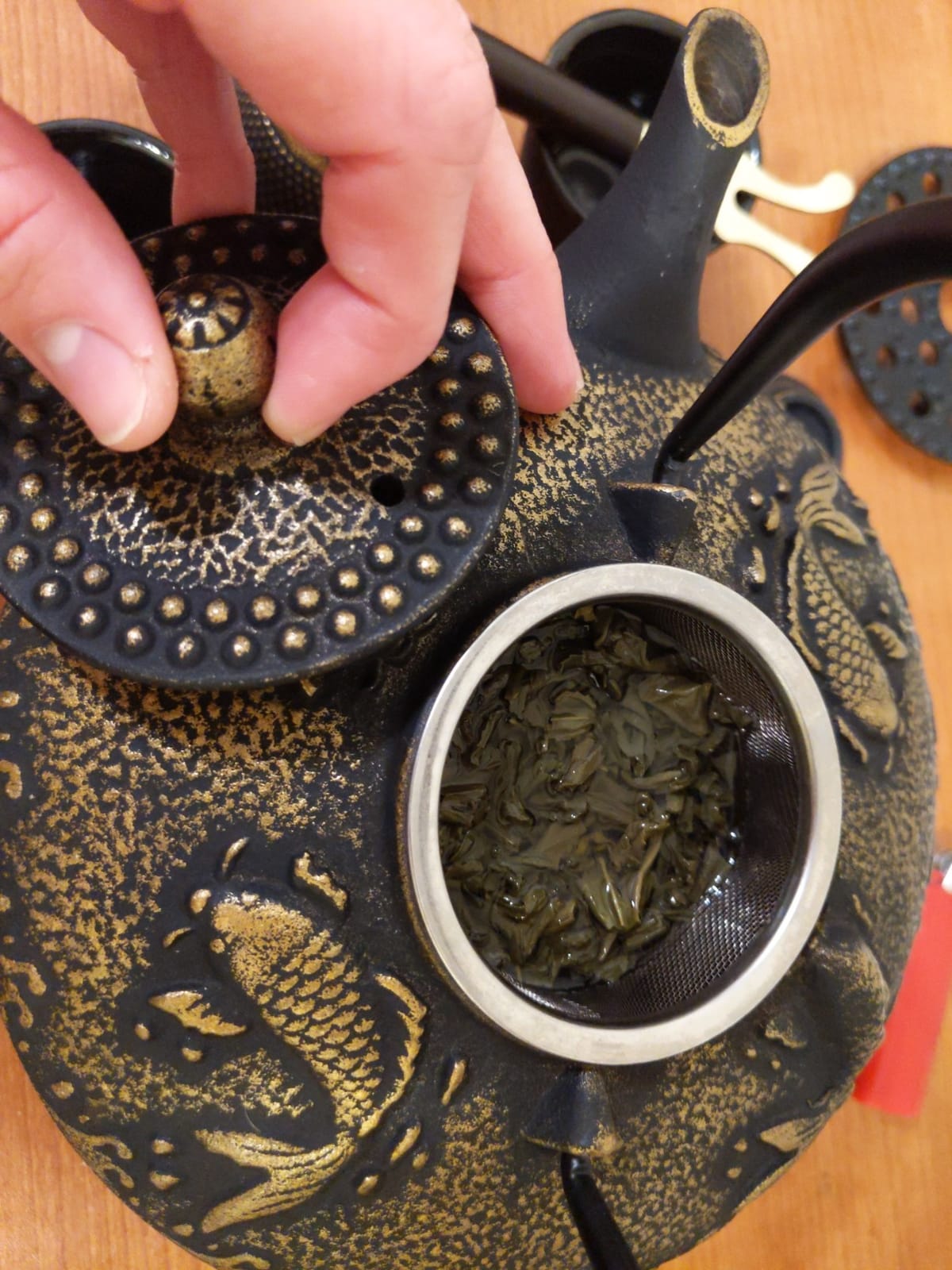 Ufine Blue Floral Cast Iron Teapot Set 28 oz Tea Kettle with 4 Cups, Trivet | Japanese Style Tetsubin for Stove Top with Stainless Steel Infuser for Loose Leaf Tea customer photo 2