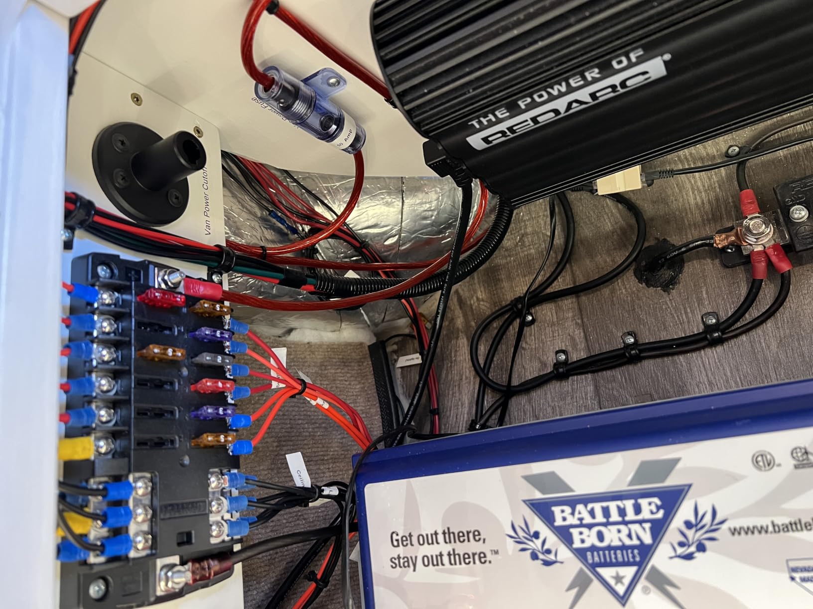 REDARC Manager30 30A Battery Management System, 12V DC to DC Charger with AC and Solar Input, MPPT Regulator, for Lithium, AGM, Gel, Calcium, Lead Acid Batteries, Smart Power for RV, Camper customer photo 1
