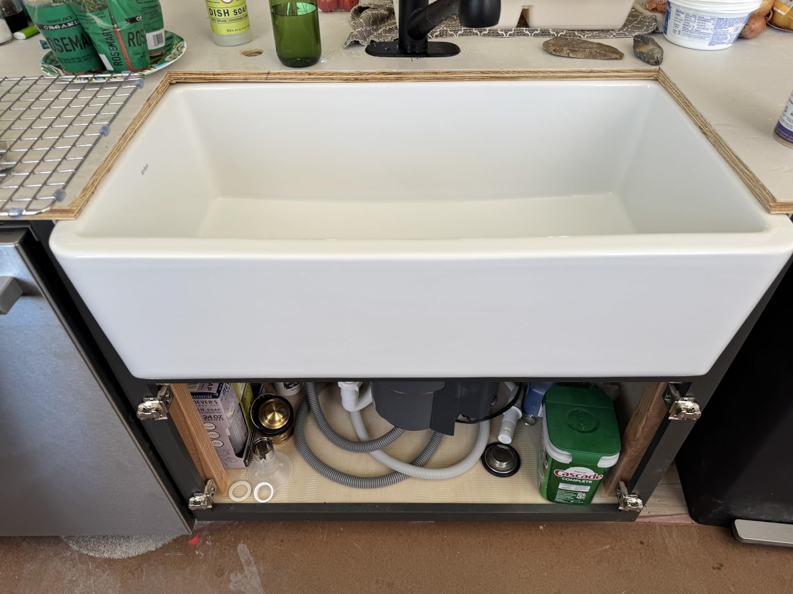 KRAUS KFR1-33GWH Turino Reversible 33-inch Fireclay Farmhouse Flat Apron Front Single Bowl Kitchen Sink with Bottom Grid in Gloss White customer photo 2