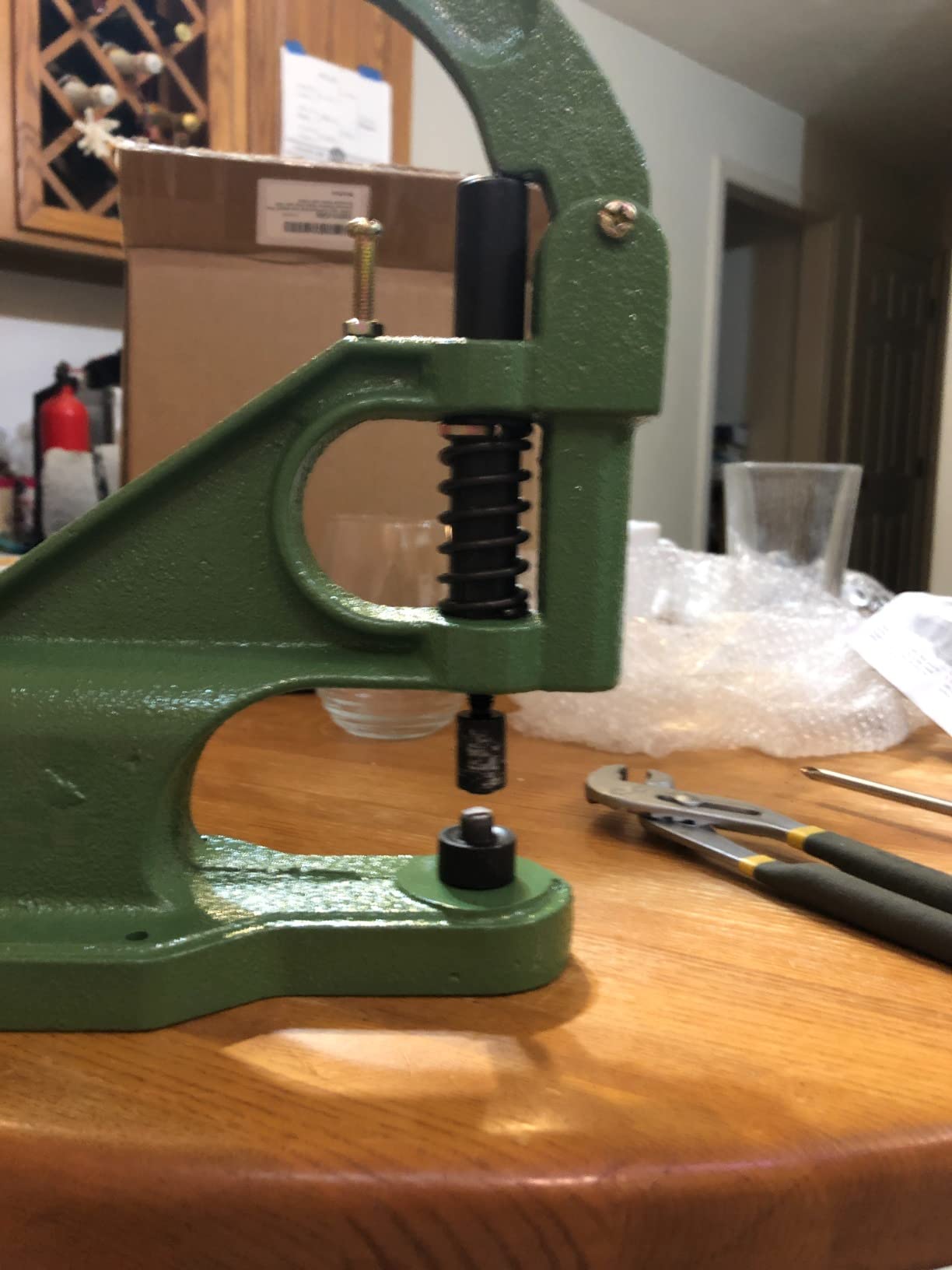 FLK Tech Hand Press Grommet Machine Craft/Industrial Use Heavy Duty with 1500 Grommets Eyelet, 3 Dies Grommet Punch Tool customer photo 2