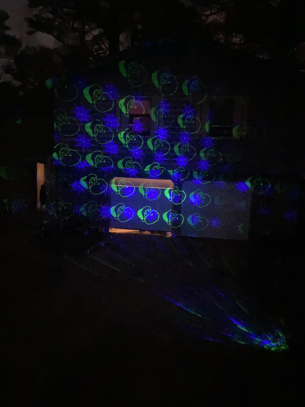 Christmas Laser Lights, Projector Lights Landscape Spotlight Red and Green Star Show with Christmas Decorative Patterns for Indoor Outdoor Garden Patio Wall customer photo 2