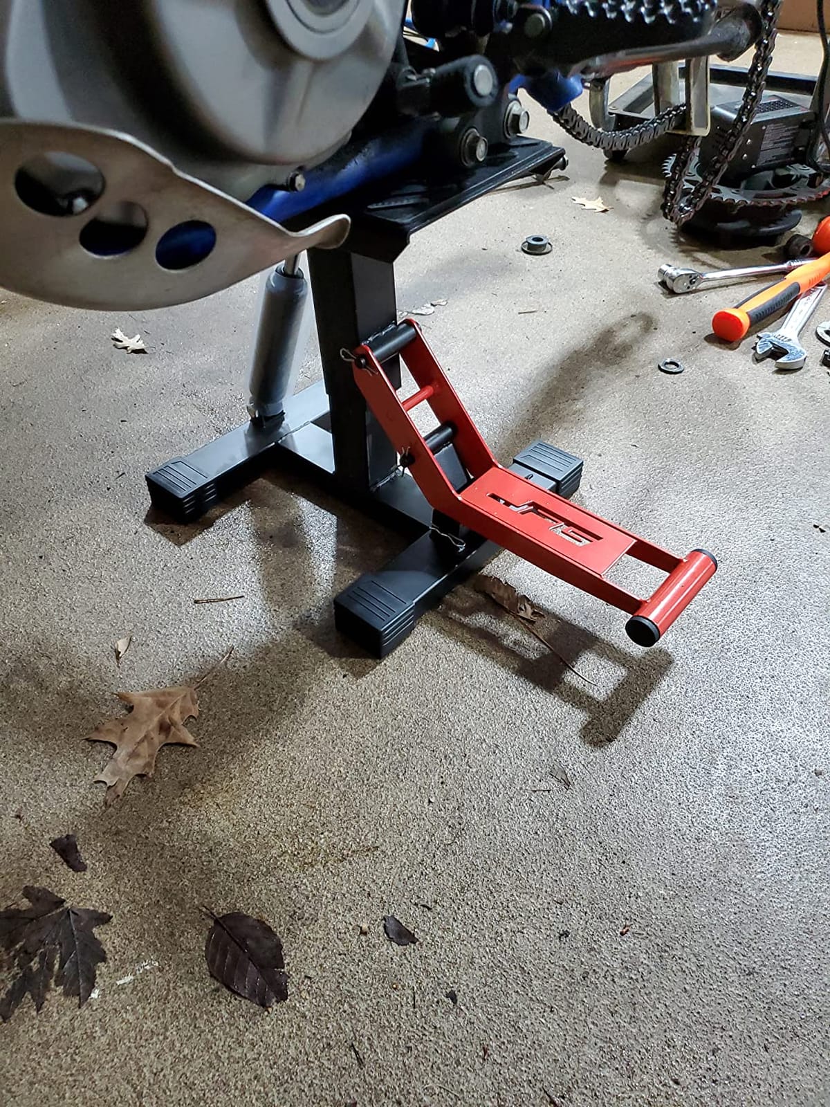 JFG RACING Adjustable Hydraulic Dirt Bike Stand Lift 1000 Lbs Capacity, Red - Solid Steel, Height Adjustable, Anti-Slip Lift Jack Hoist Table customer photo 1