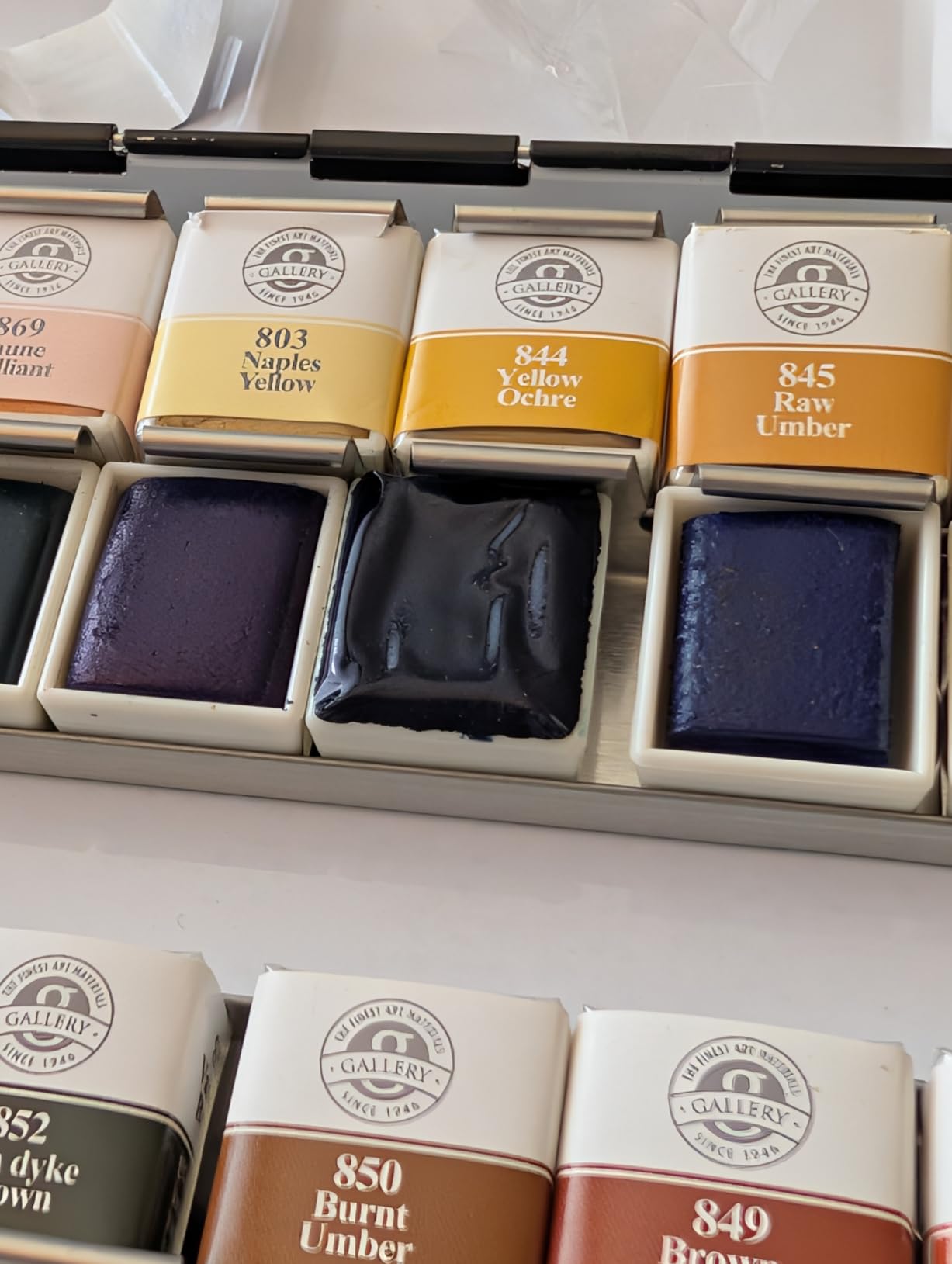 Mungyo Professional Half Pan Size Water Colors Set in Tin Case/Integral Mixing Palette in The lid (48 Colors) customer photo 2