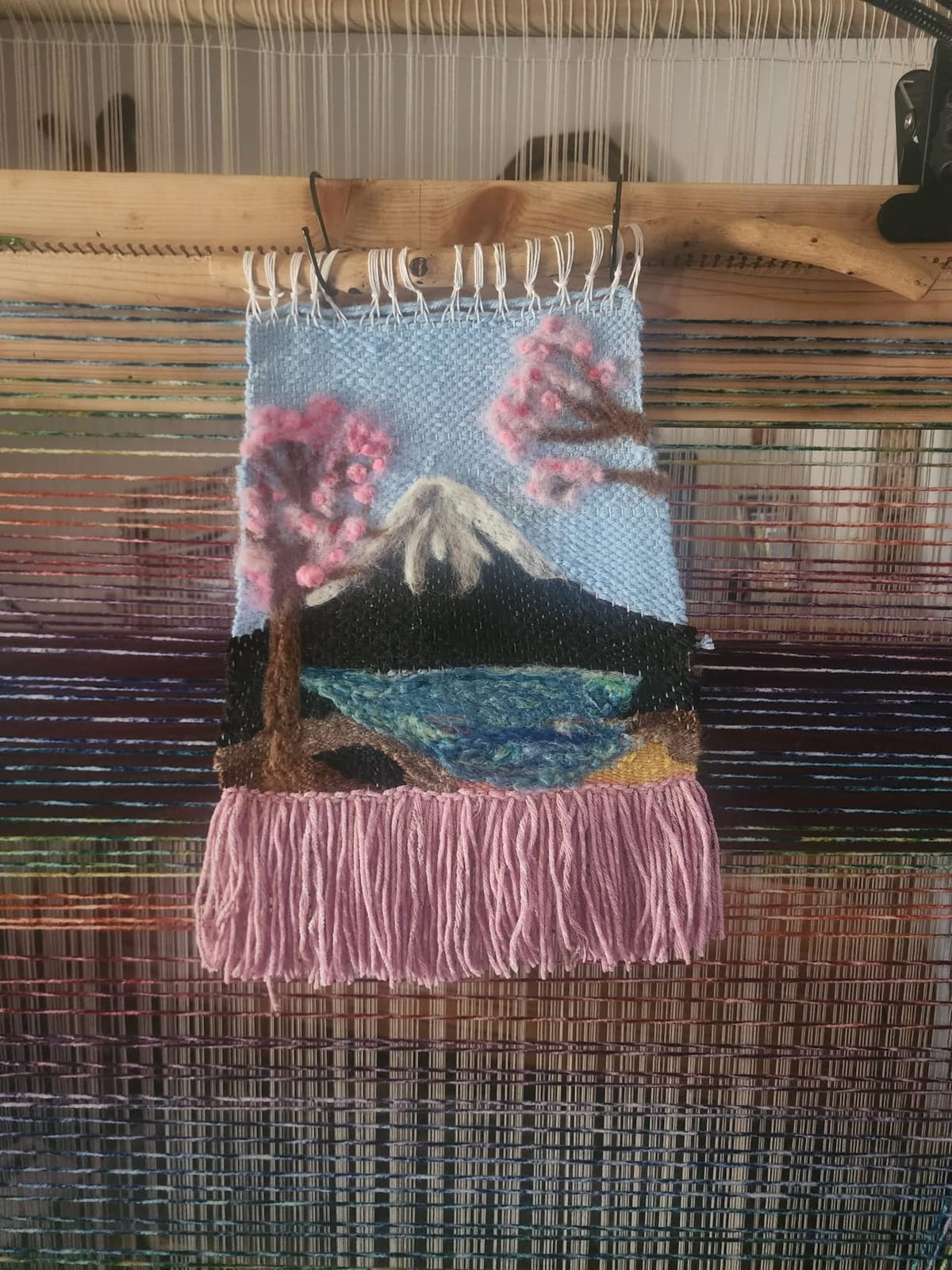 Melissa & Doug Wooden Multi-Craft Weaving Loom: Extra-Large Frame (22.75 x 16.5 inches) customer photo 2