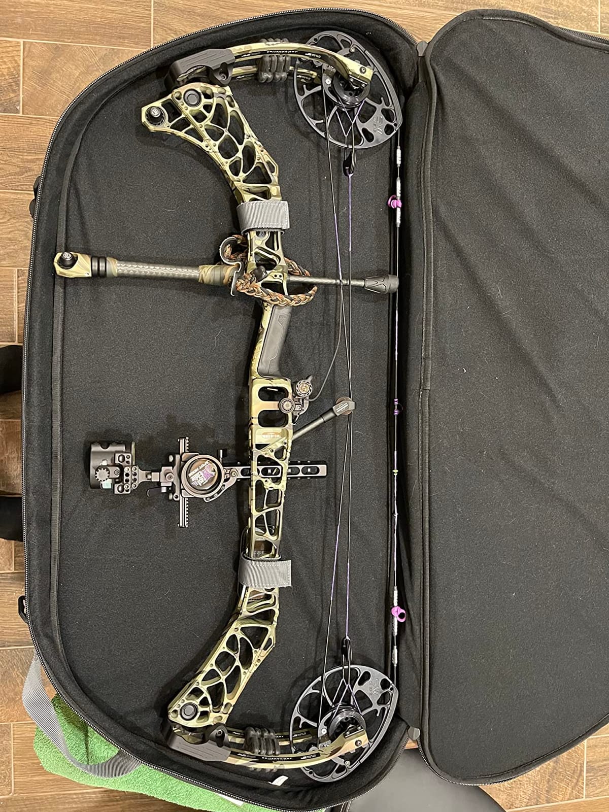 LEGEND Apollo Soft Bow Case - Compound Bow Case with Multiple Storage & Foam Padding, Lightweight Bow and Arrow Case for Archery Accessories, Bow Bag with Arrow Tube Pocket - 40