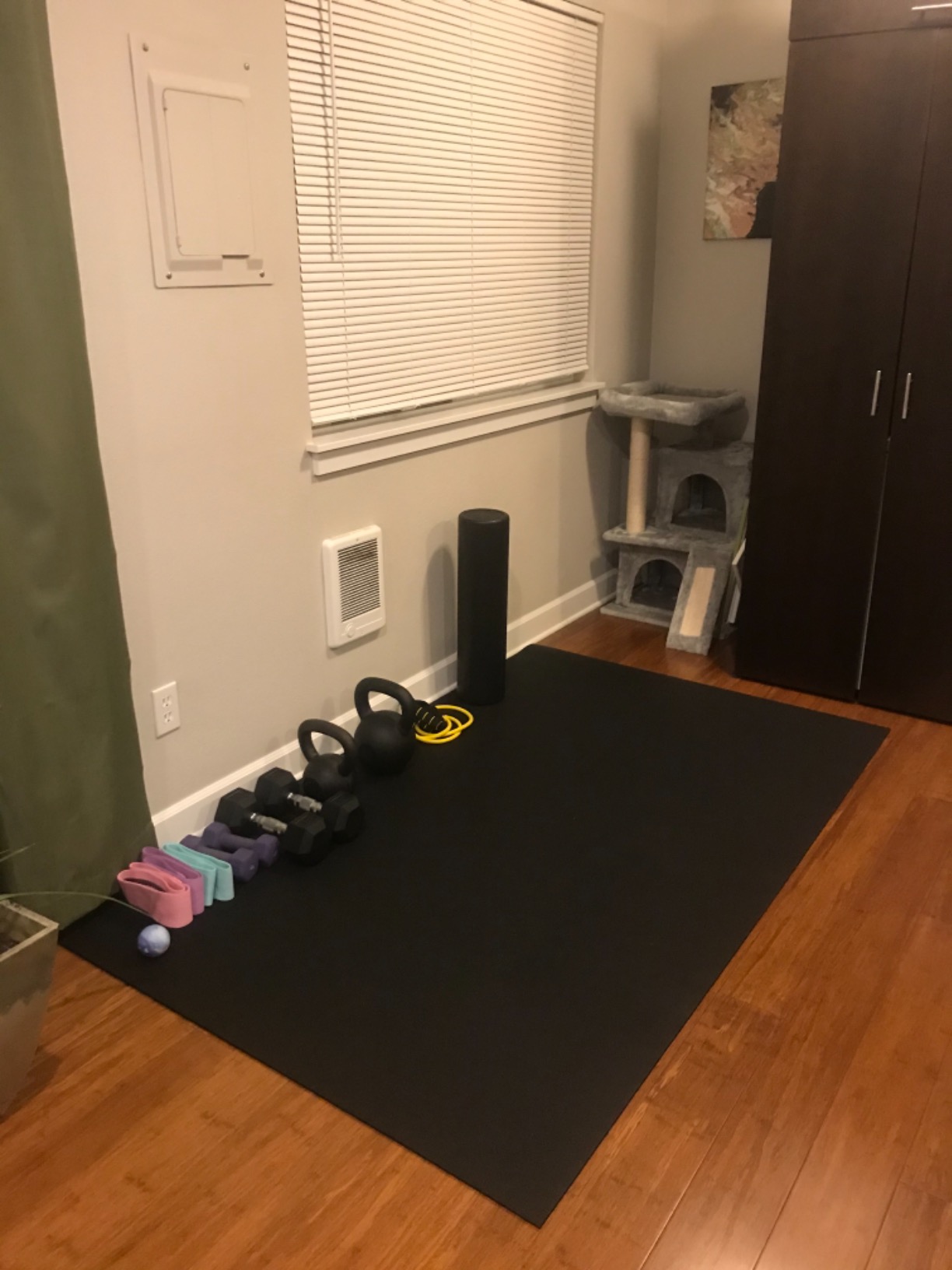 American Floor Mats 1/4in (7mm) Thick Solid Black 4' x 6' Heavy Duty Rubber Rolls, Protective Exercise Mats, Home Gym Rubber Flooring customer photo 2