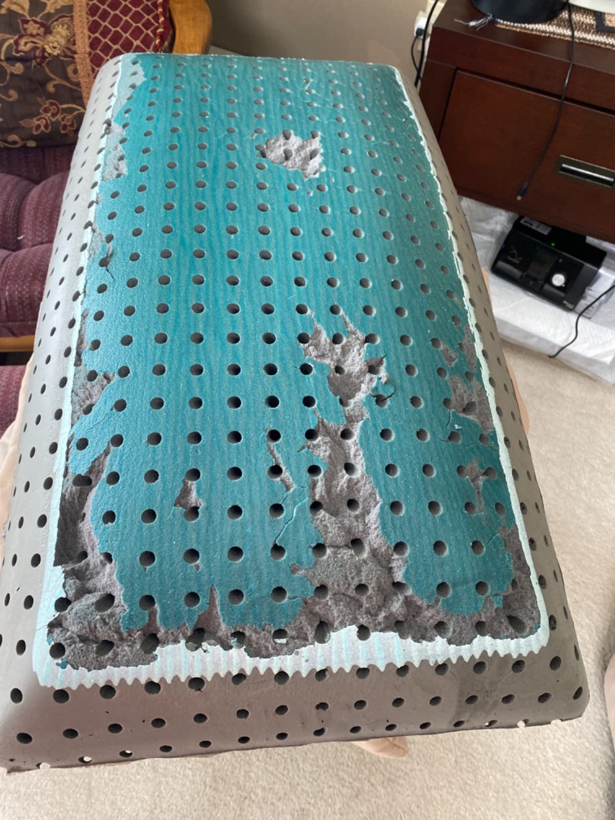 Z CARBONCOOL LT Plus OMNIPHASE Phase Change Material Memory Foam Pillow - Continual Temperature Regulation with Cool Surface - Mid-Loft - Queen customer photo 2