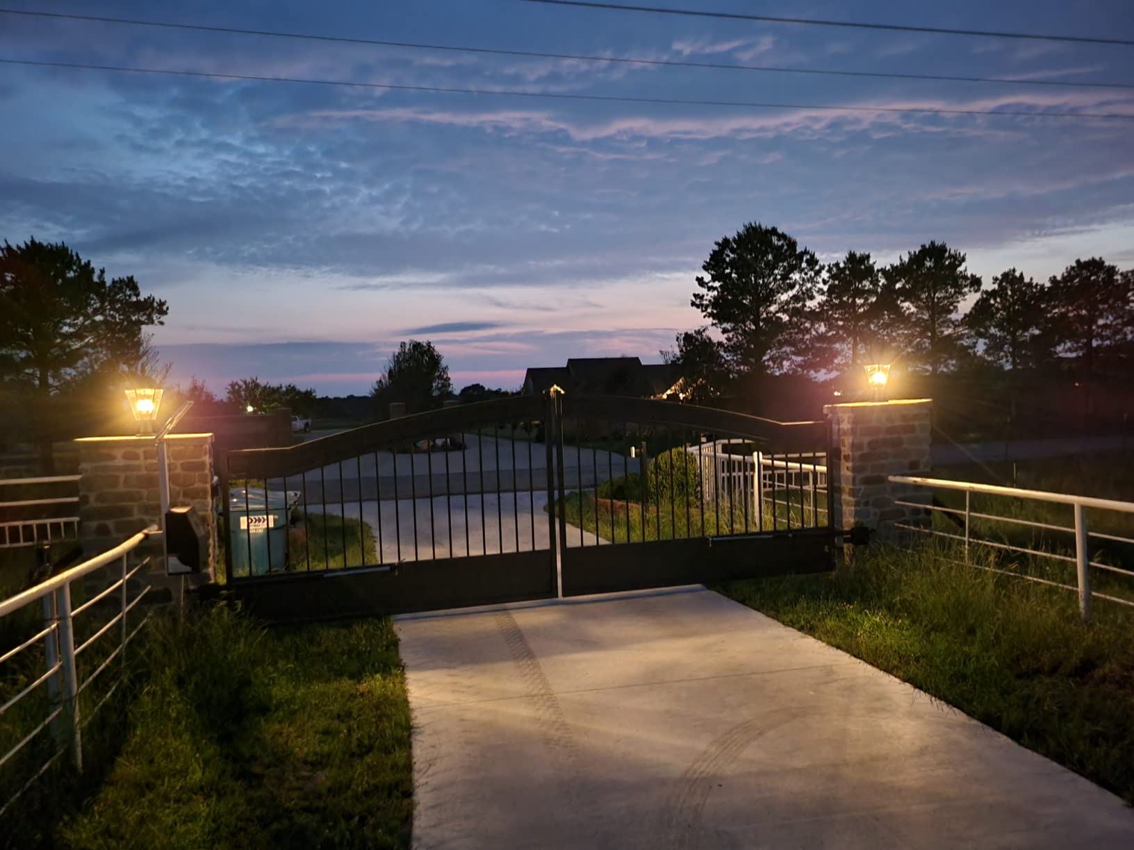 LUTEC 12513LE4-SL-Head LED Post Solar Light Outdoor, Dusk to Dawn Vintage Street Lights for Lawn Patio Yard Pathway Garden Mount (Base Not Included) customer photo 1