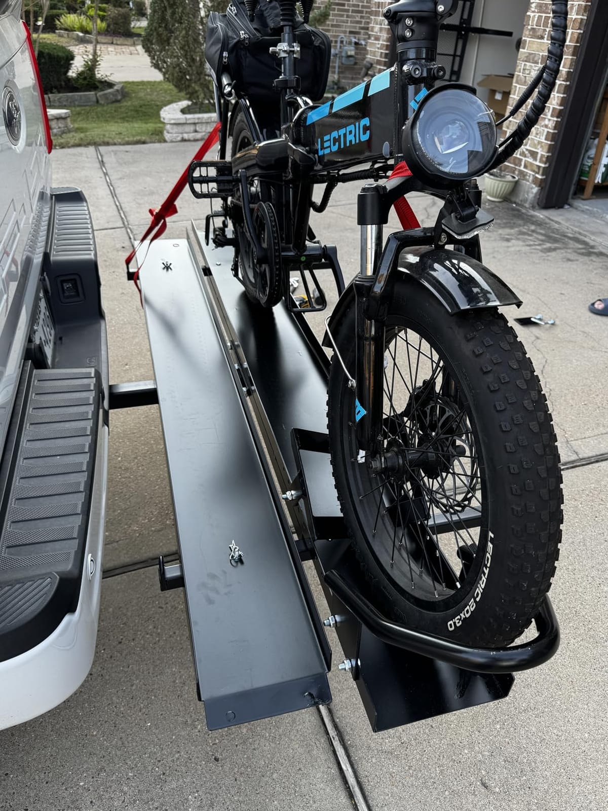Goplus Motorcycle Hitch Carrier, 600LBS Motorcycle Carrier Hitch Mount with 2 Straps, Loading Ramp, Dirt Bike Trailer, Heavy Duty Motor Cycle Rack, Fit Up to 7.5