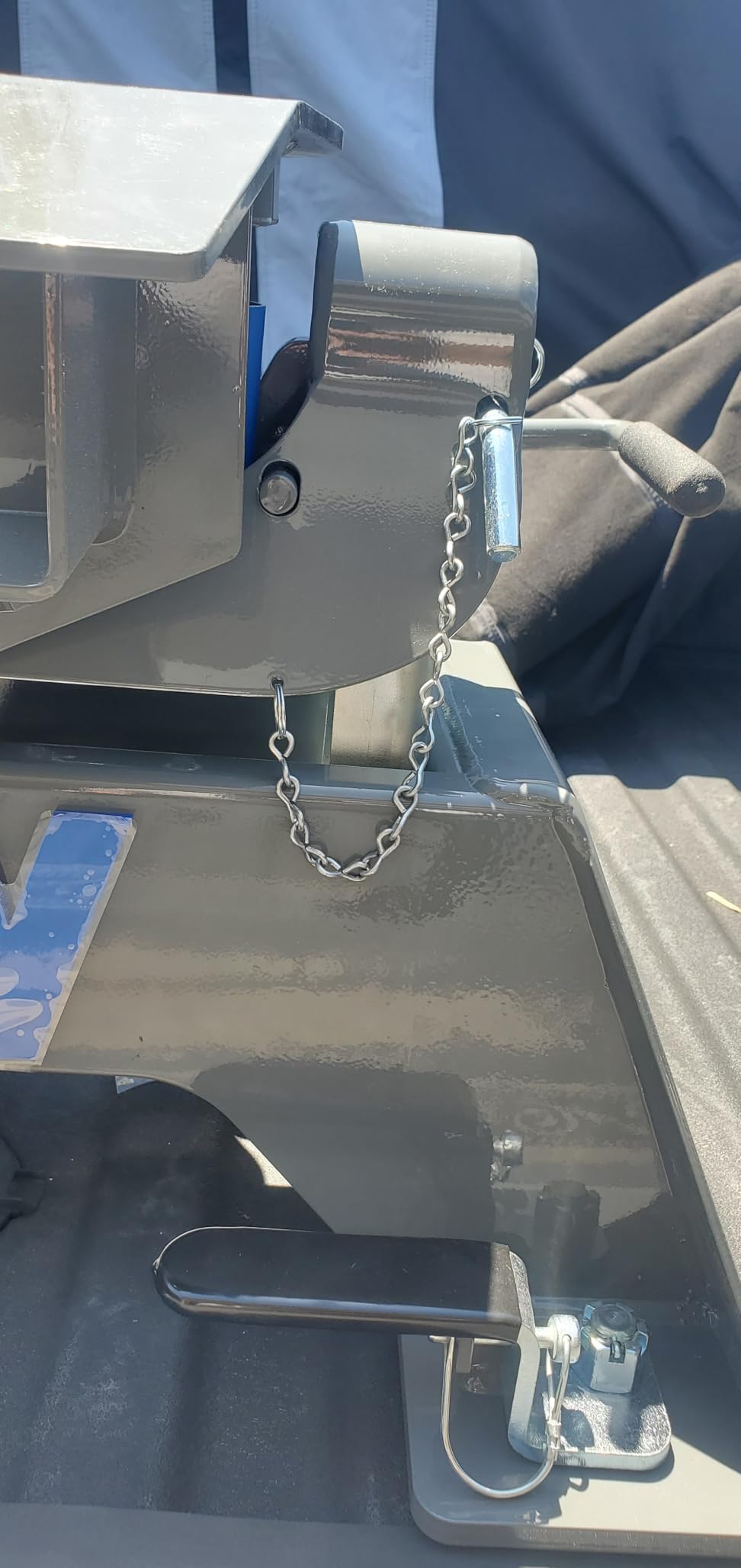 B&W Trailer Hitches 20K Companion OEM Fifth Wheel Hitch - Compatible with 2020-2026 Chevrolet/GM OEM Puck System - RVK3710 customer photo 2
