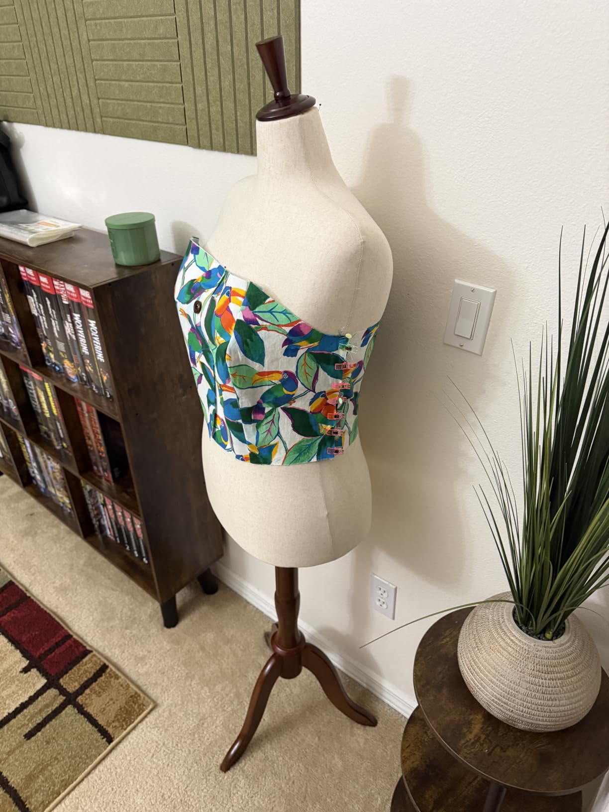 Bonnlo Upgraded Female Dress Form, Mannequin Torse Body with Adjustable Rubber Wood Stand for Dress Jewelry Display (White, 2-4) customer photo 1