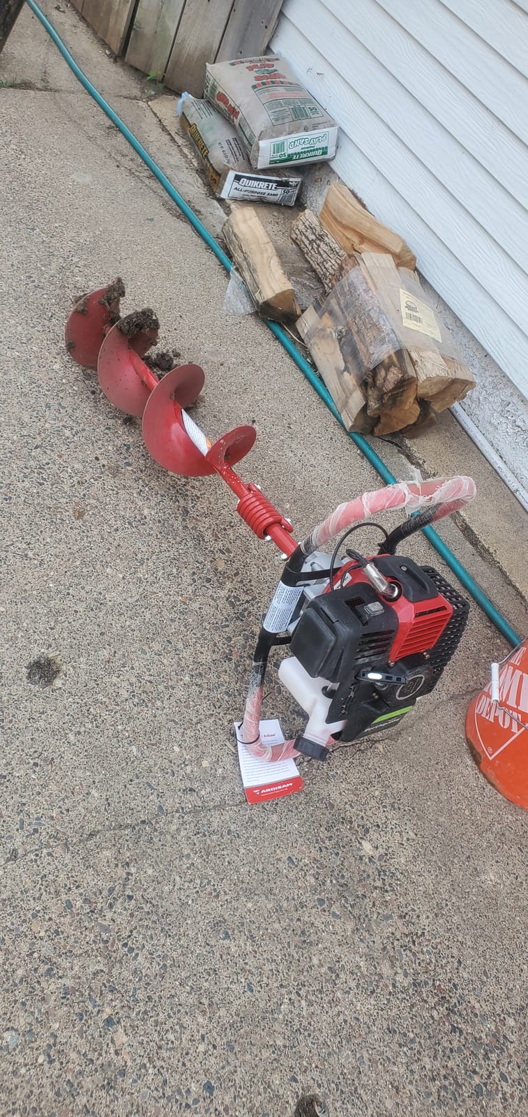 Earthquake E43 1-Person Earth Auger Powerhead, 43cc 2-Cycle Viper Engine, 30:1 Transmission, 5 Year Limited Warranty, Red or Black Auger Bit customer photo 1