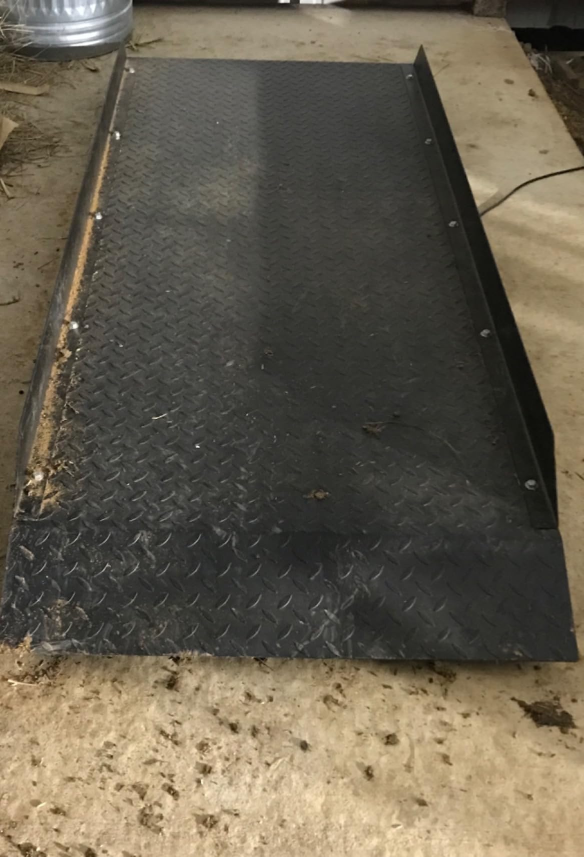 Large Farm Animal Scale/Digital Livestock Weighing Equipment, Capacity 4000 x 1 lb for Cattle, Horse, Goat, Cow, Alpaca, etc. (84x30) customer photo 2