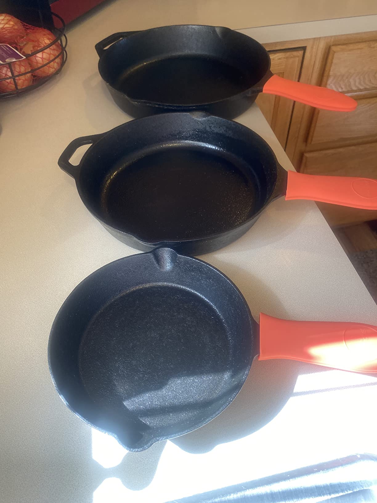NutriChef 3pc Cast Iron Skillets - Pre-Seasoned Cast Iron Cookware with Drip Spout, Silicone Handles, For All Cooktops customer photo 2