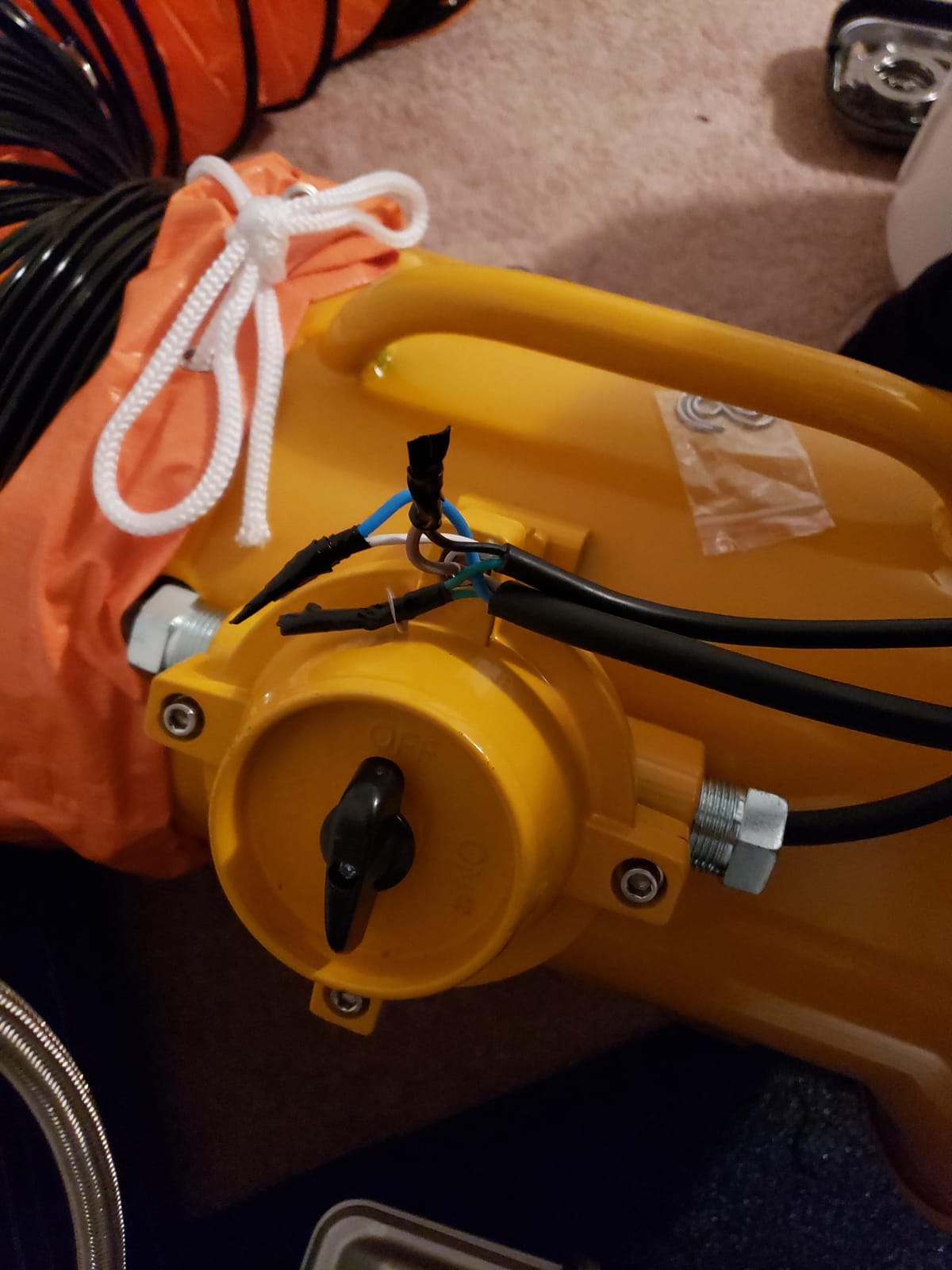 VEVOR Explosion Proof Fan 12 Inch, 550W, Industrial Portable Ventilator Blower/Exhaust with 9.8ft Light Cord -No Plug customer photo 2