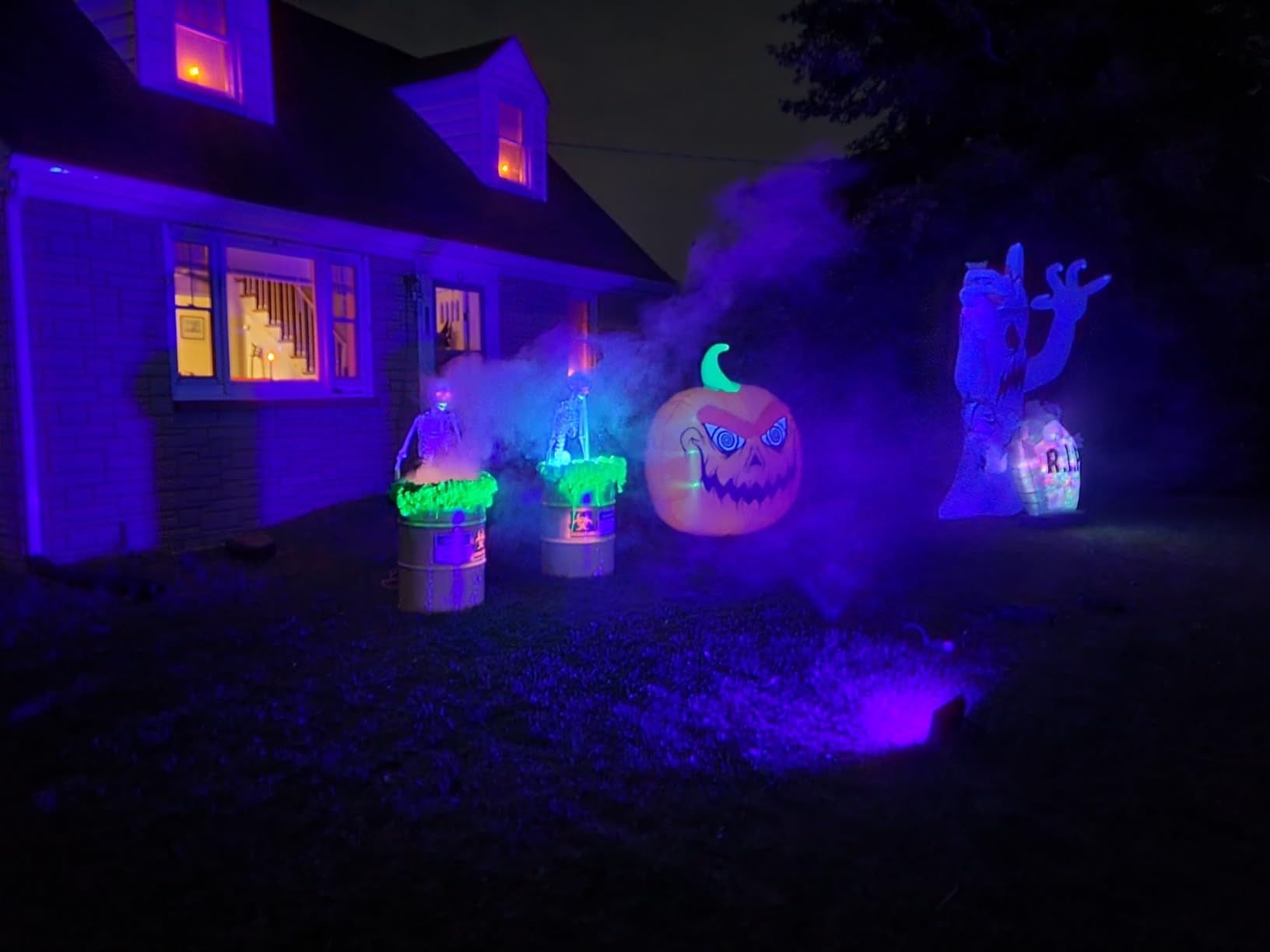 Fog Machine, 6 LED Lights with 12 Colors Effect, VIRFUN Smoke Machine with Wireless&Wired Remote Control for Parties, Halloween, Outdoor, Indoor, Wedding and Stage Effect, 500ml Tank customer photo 1