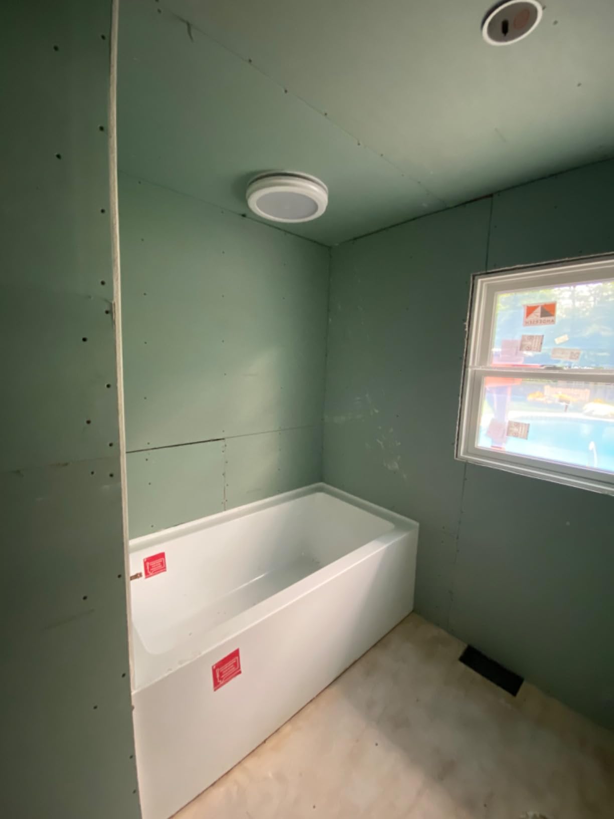 Fine Fixtures Acrylic, Fiberglass Alcove Soaking Bathtub with Integral Apron Front in Glossy White - Right Hand Drain, 60