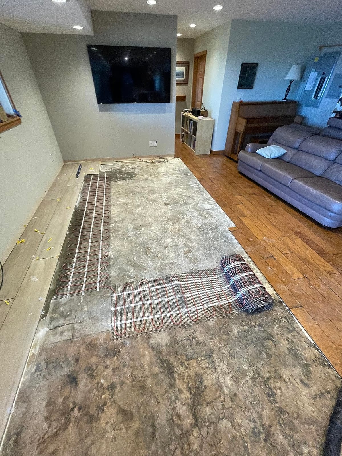LuxHeat 70 sqft Radiant Floor Heating System w/Touch Prog Thermostat 120V | 20in x 42.7ft Self-adhesive Mat, Alarm, UDG4 7-Day Prog T/Stat w/ GFCI, Sensor | Heated Floors For Bathroom, Tile, & More customer photo 1