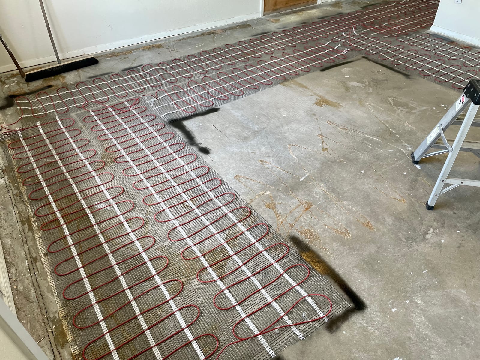 LuxHeat 20 sqft Floor Heating System, Prog Thermostat - 120V Heated Floor | 20in x 12.2ft Self-adhesive Mat, Alarm, UDG 7-Day Prog T/Stat w/ GFCI, Sensor | Radiant Floor Heat For Bathroom, Tile & More customer photo 1