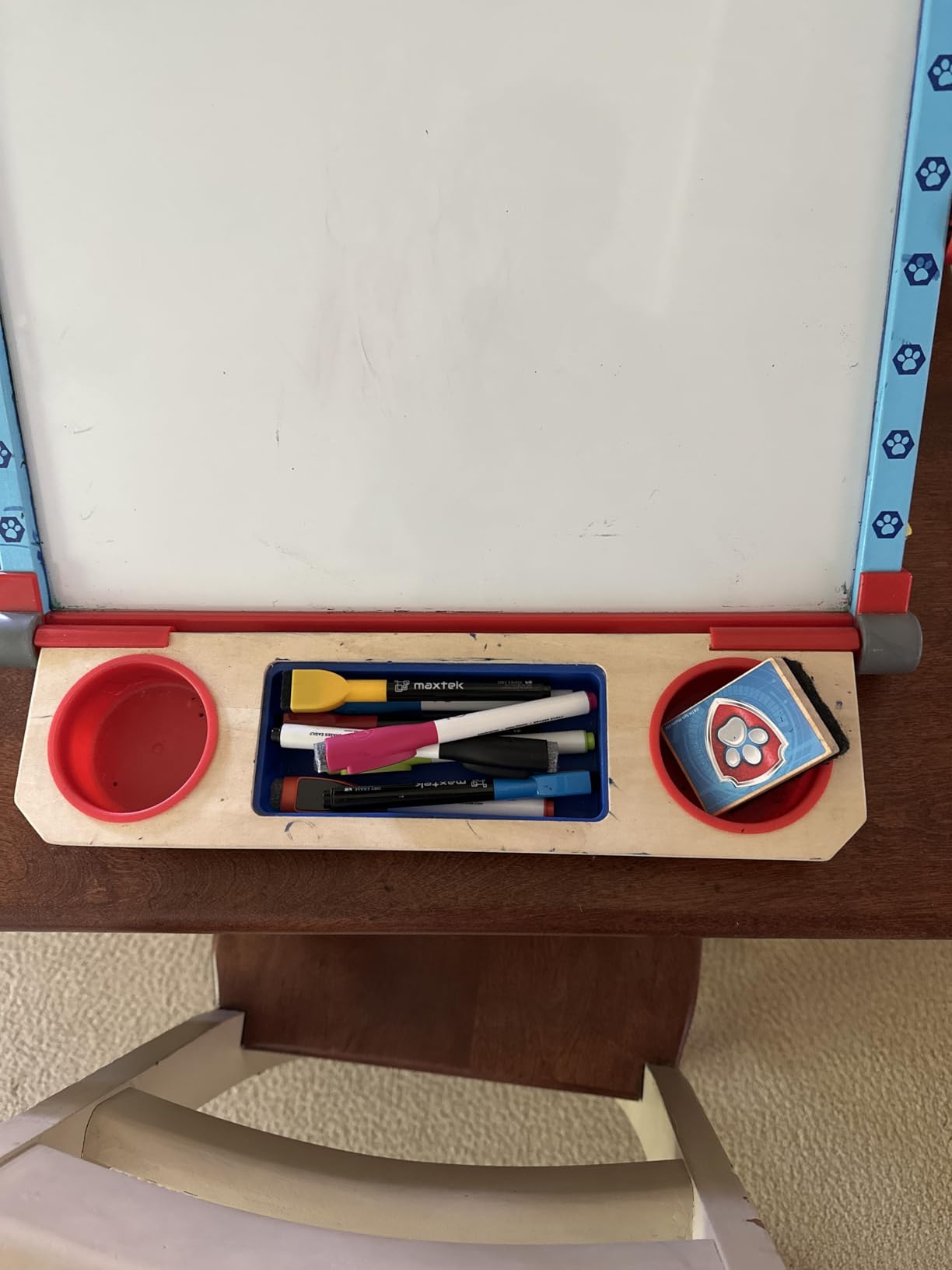 Melissa & Doug Magnetic Tabletop Easel, Deluxe Double-Sided Wooden Art Set with Chalkboard, Dry-Erase Board, Paper Roll Holder, Magnets & Art Supplies, Preschool Learning Toys for Kids Ages 3+ customer photo 2