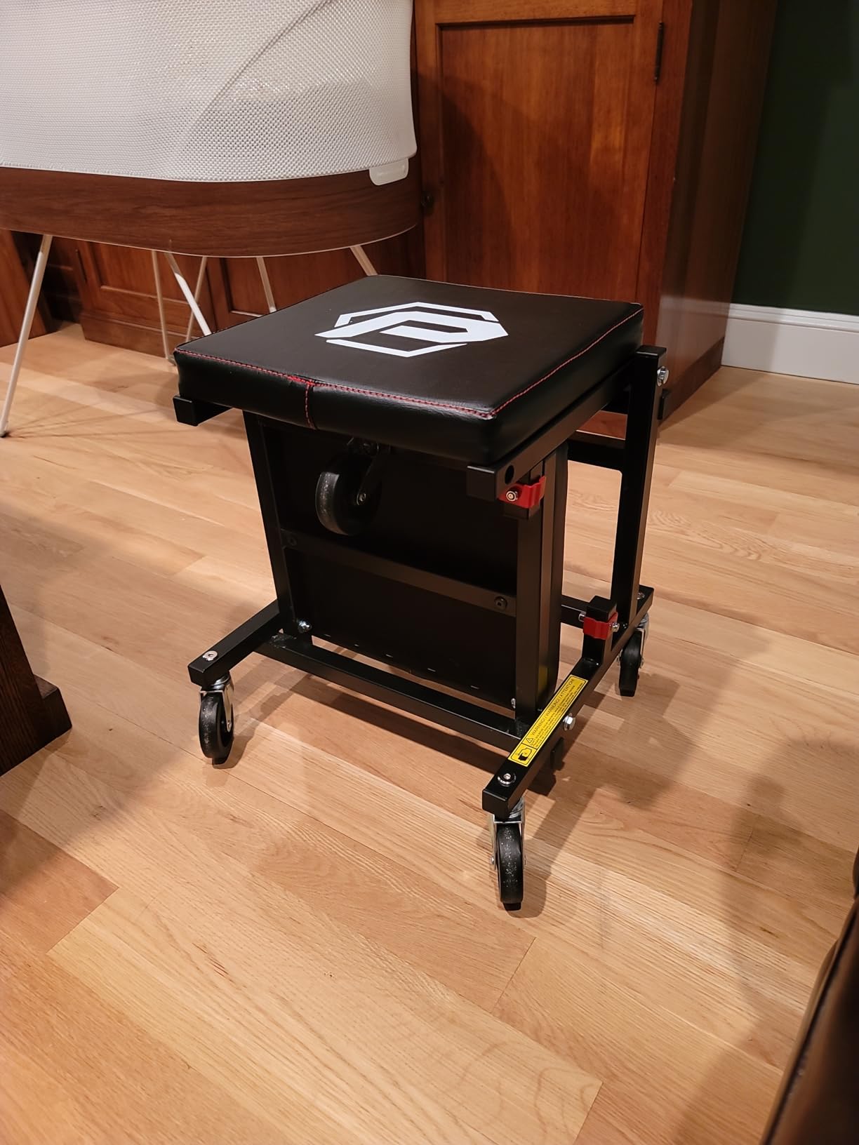 Powerbuilt 2-in-1 Rolling Creeper Seat Converts from High to Low Roller Seat, Fast, Tool-Free Conversion, Garage, Shop, Brake Jobs, Washing, Detailing, Maintenance, Thick Pad, 3-in. Casters - 240298 customer photo 1
