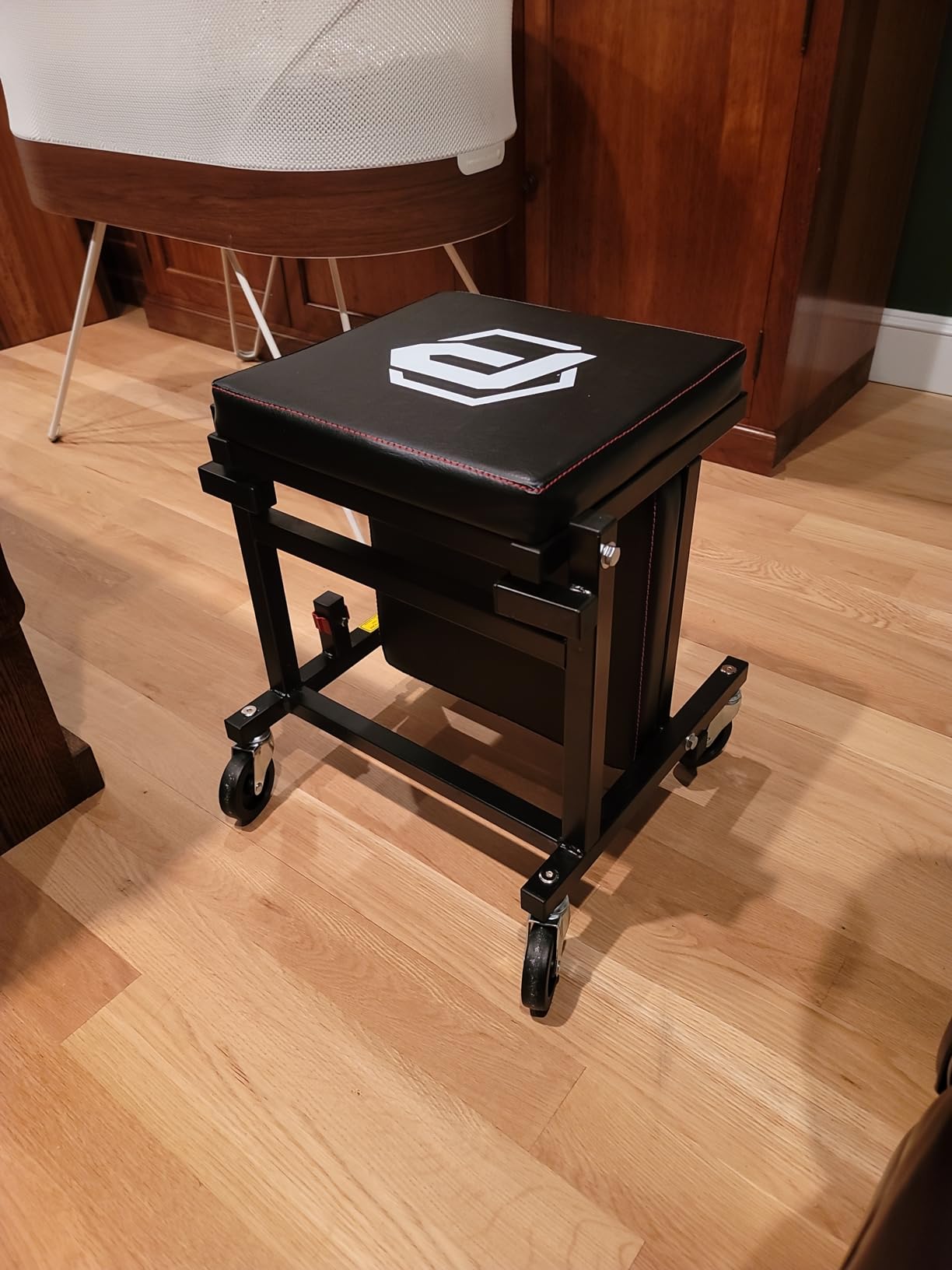 Powerbuilt 2-in-1 Rolling Creeper Seat Converts from High to Low Roller Seat, Fast, Tool-Free Conversion, Garage, Shop, Brake Jobs, Washing, Detailing, Maintenance, Thick Pad, 3-in. Casters - 240298 customer photo 2