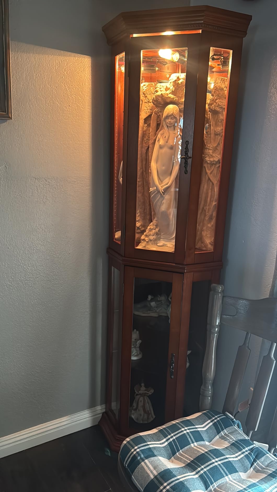 BELLEZE Lighted Wooden Corner Display Curio Cabinet, Two Section Shelving Unit with Tempered Glass Door, Bar and Liquor Storage Area with 6 Shelves - Lorona (Walnut) customer photo 2