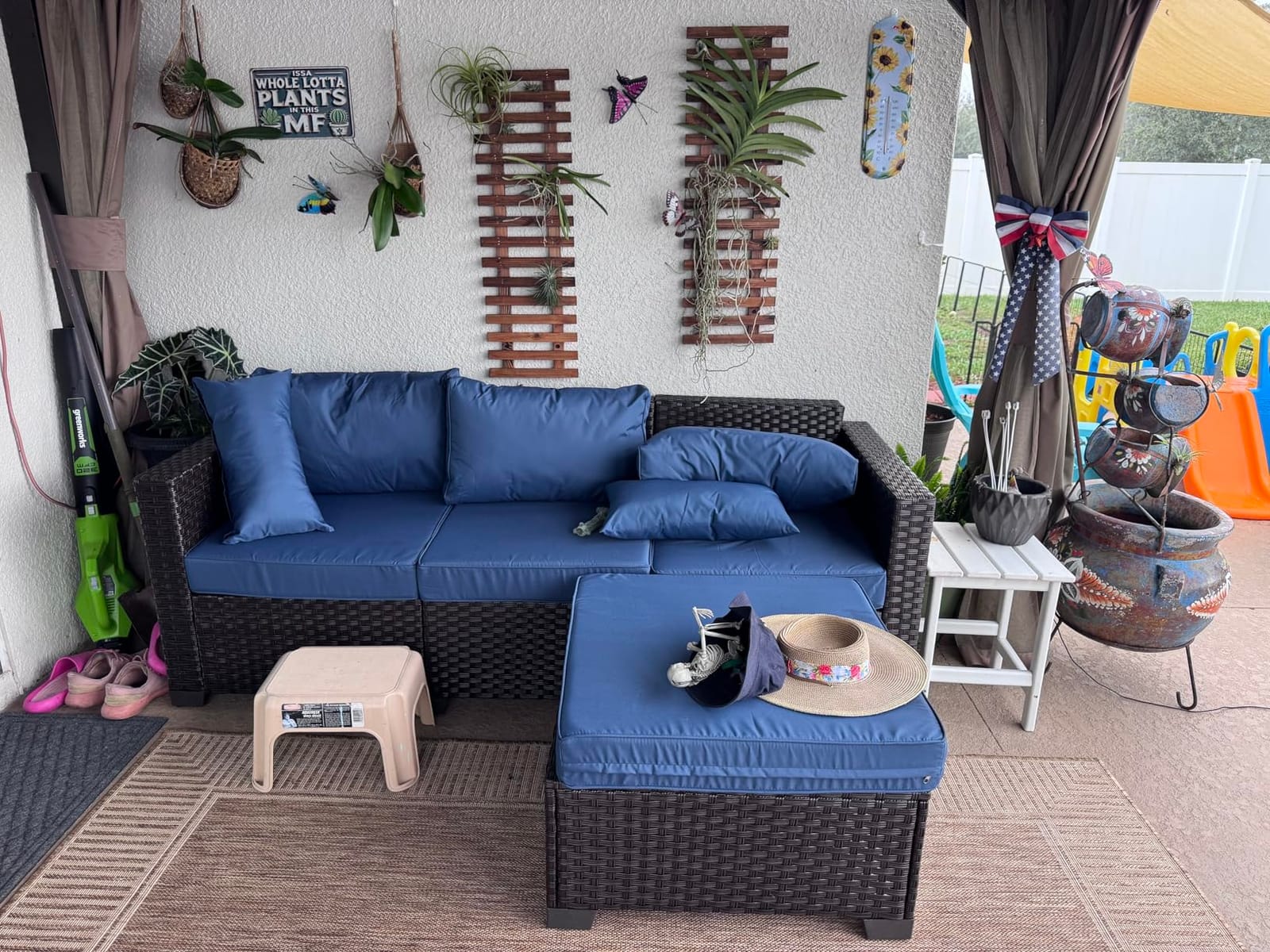 nuLOOM Asha Light Brown Bordered Indoor/Outdoor Area Rug, 5' x 8' customer photo 1