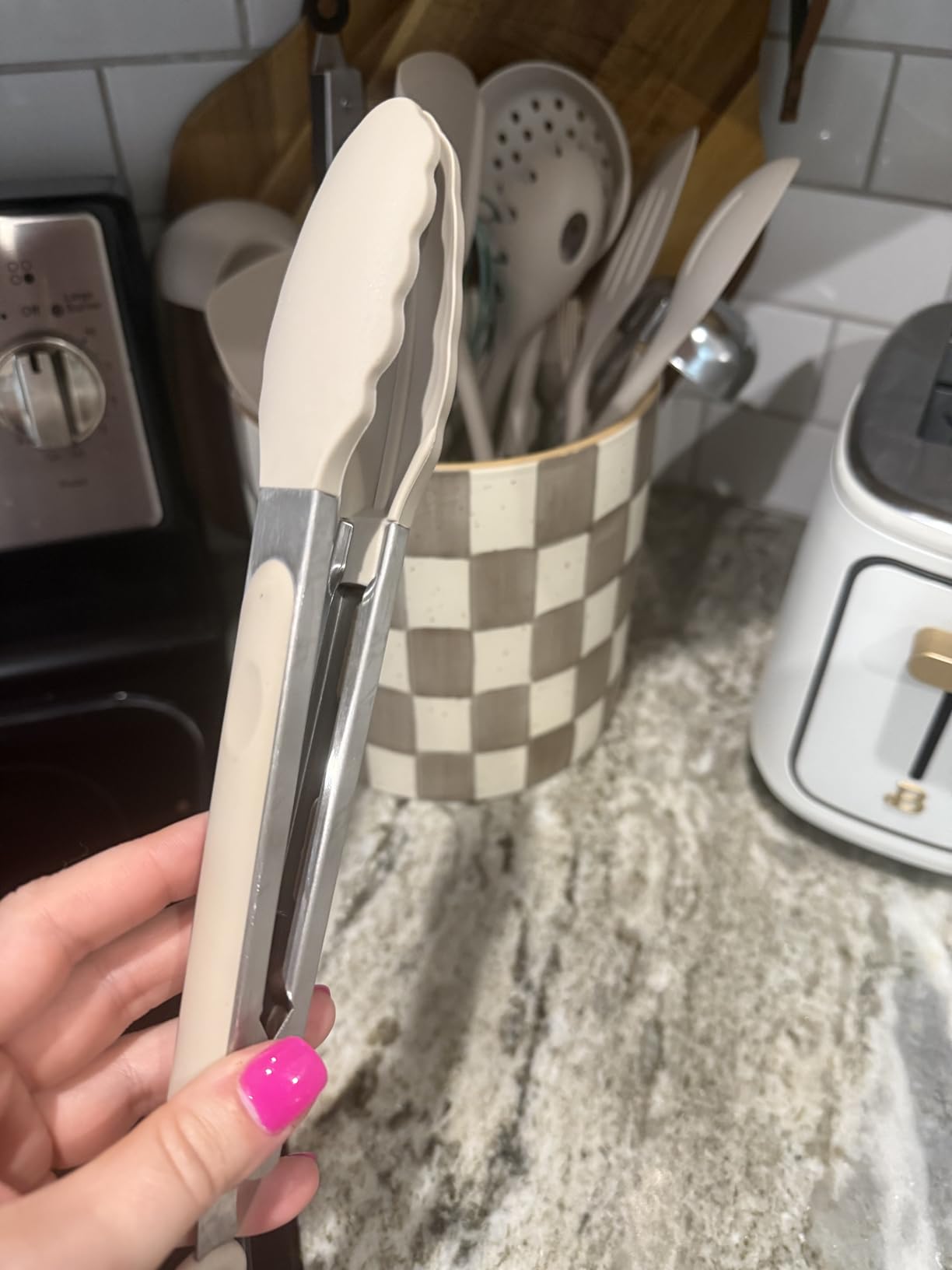 AOTHOD Silicone Cooking Utensils Set - 446°F Heat Resistant Kitchen Utensils,Turner Tongs,Spatula,Spoon,Brush,Whisk,Kitchen Utensil Gadgets Tools Set for Nonstick Cookware,Dishwasher Safe (BPA Free) customer photo 1