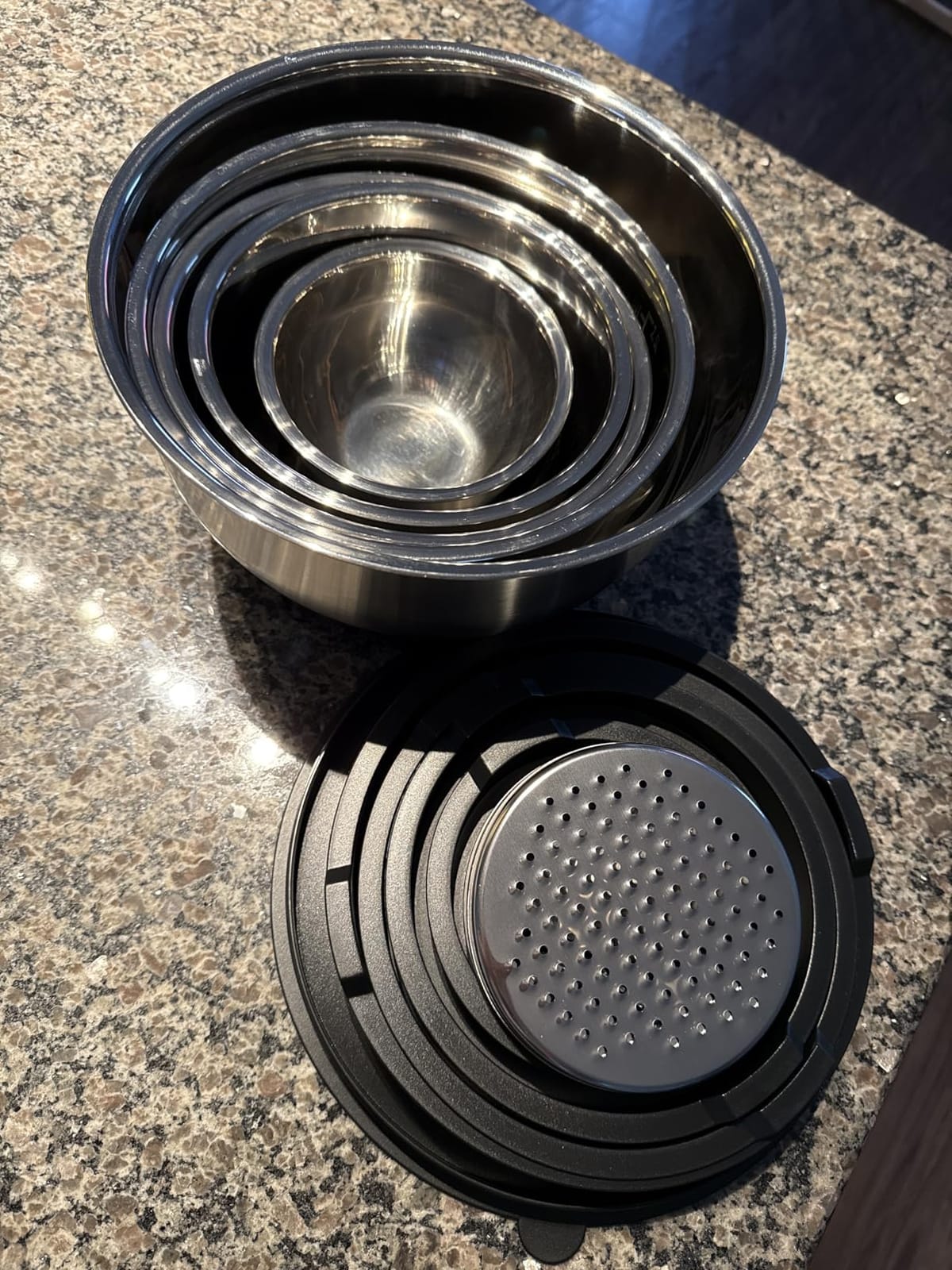 Wildone Mixing Bowls with Airtight Lids Set, 5PCS Stainless Steel Khaki Nesting Bowls for Kitchen, with Grater Attachments & Non-Slip Bottoms, Size 5, 3, 2, 1.5, 0.63 QT, Great for Mixing & Serving customer photo 2